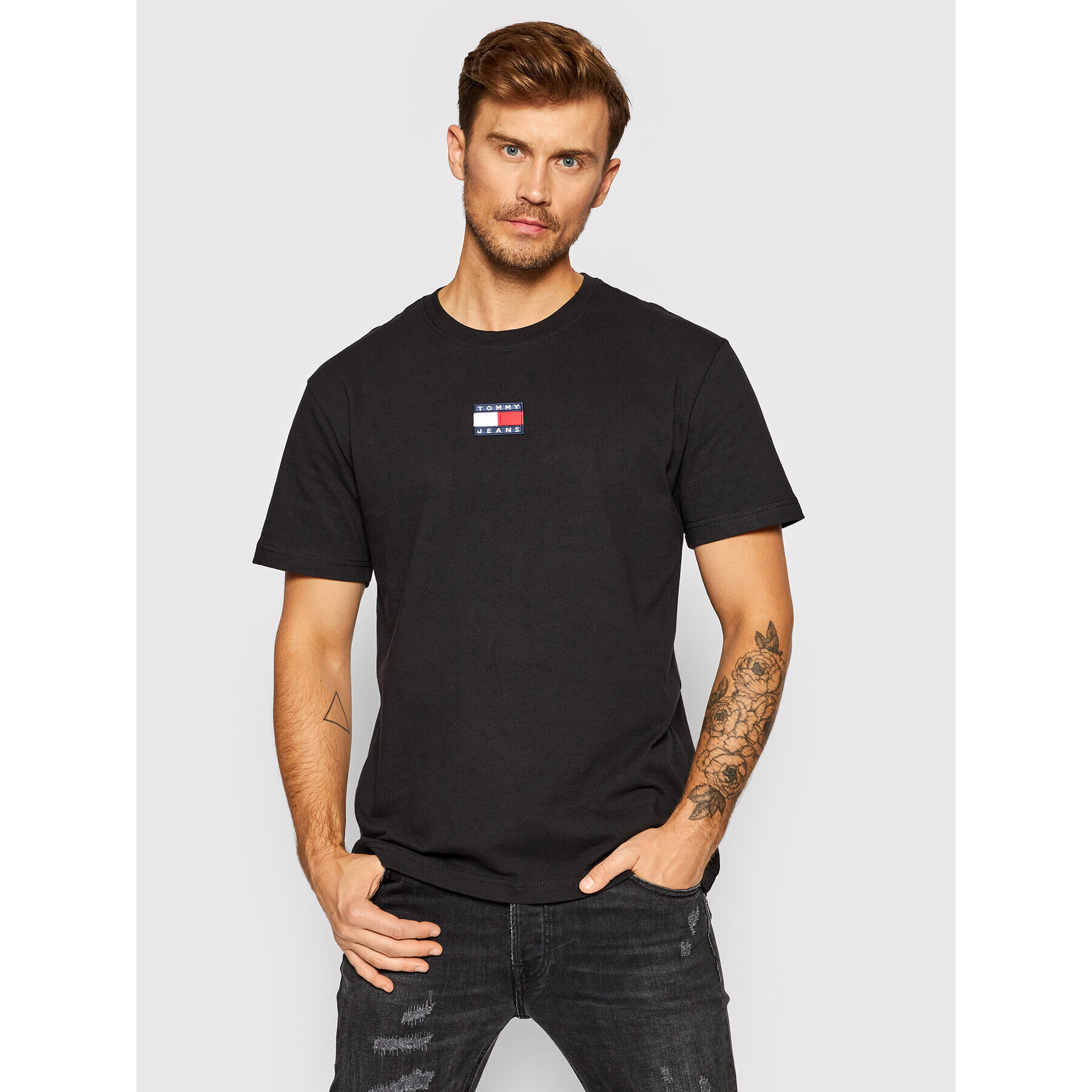 Tommy Jeans Тишърт Tommy Badge DM0DM10925 Черен Regular Fit - Pepit.bg