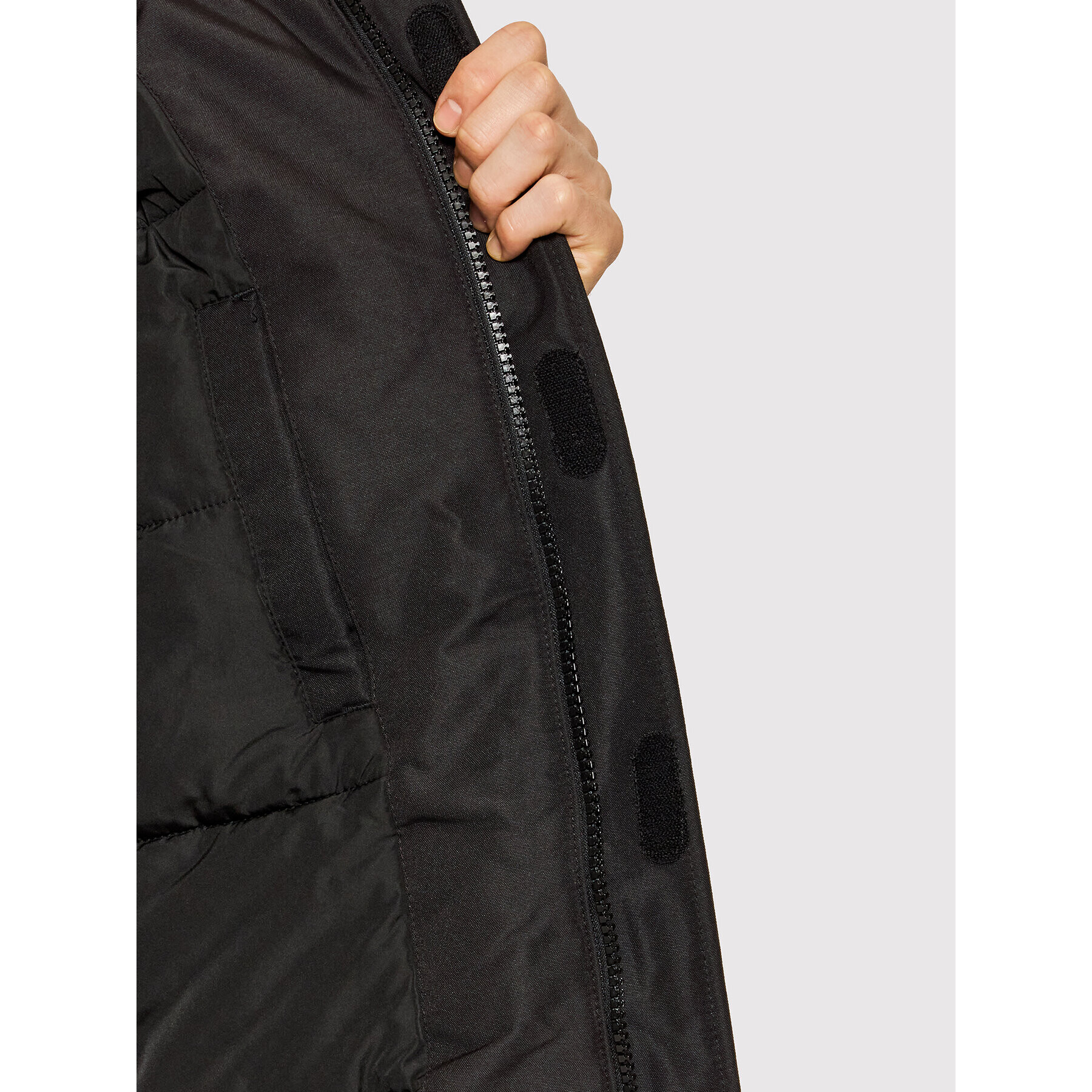 Tommy Jeans Зимно яке Tjm Tech DM0DM11189 Черен Regular Fit - Pepit.bg