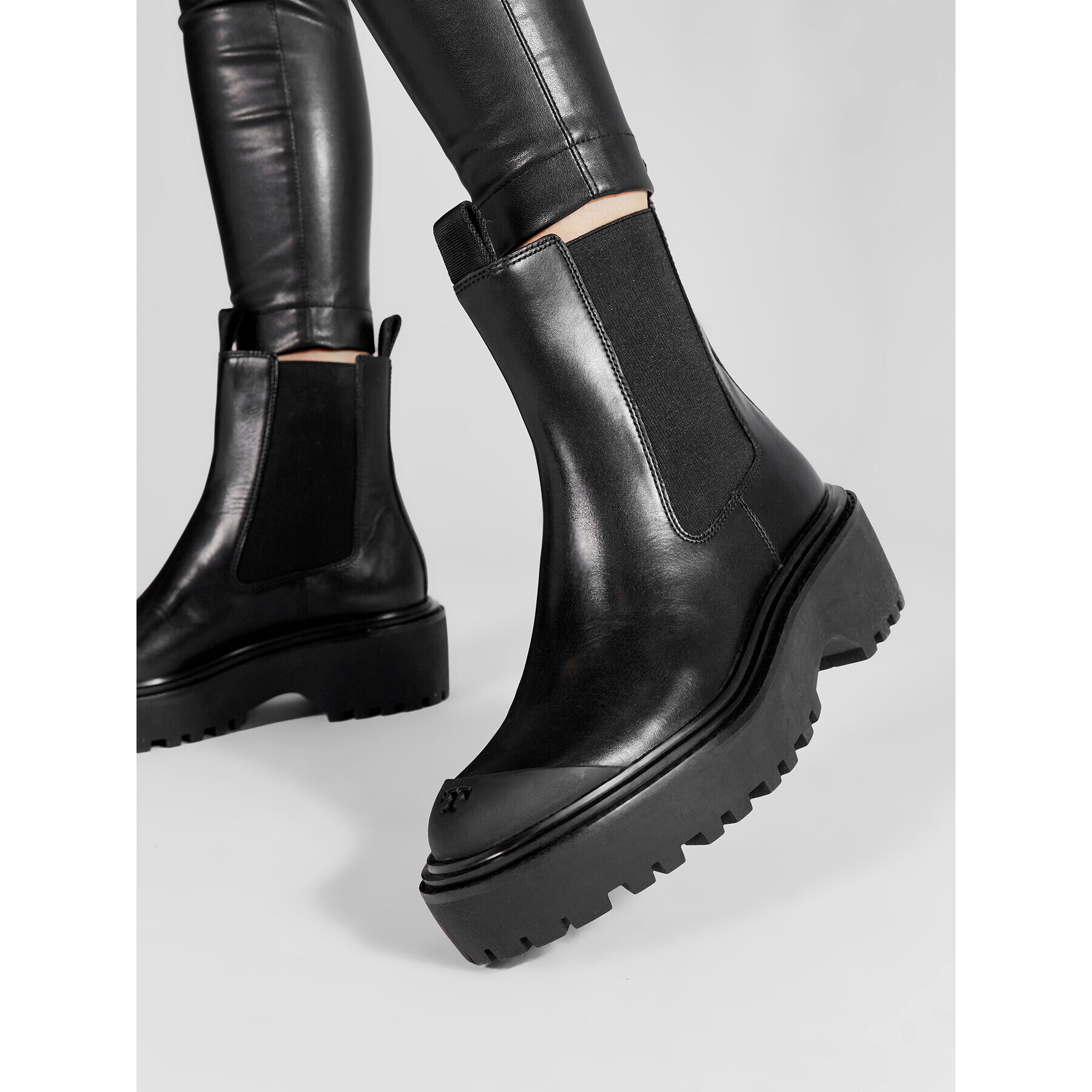 Tory Burch Боти Chelsea Luf Platform 85717 Черен - Pepit.bg