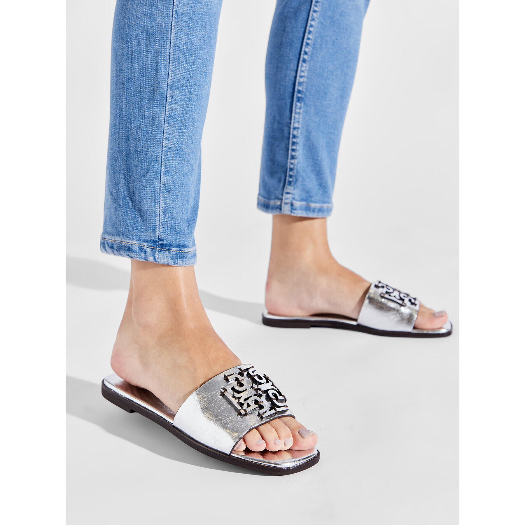 Tory Burch Чехли Ines Slide 136981 Сребрист - Pepit.bg