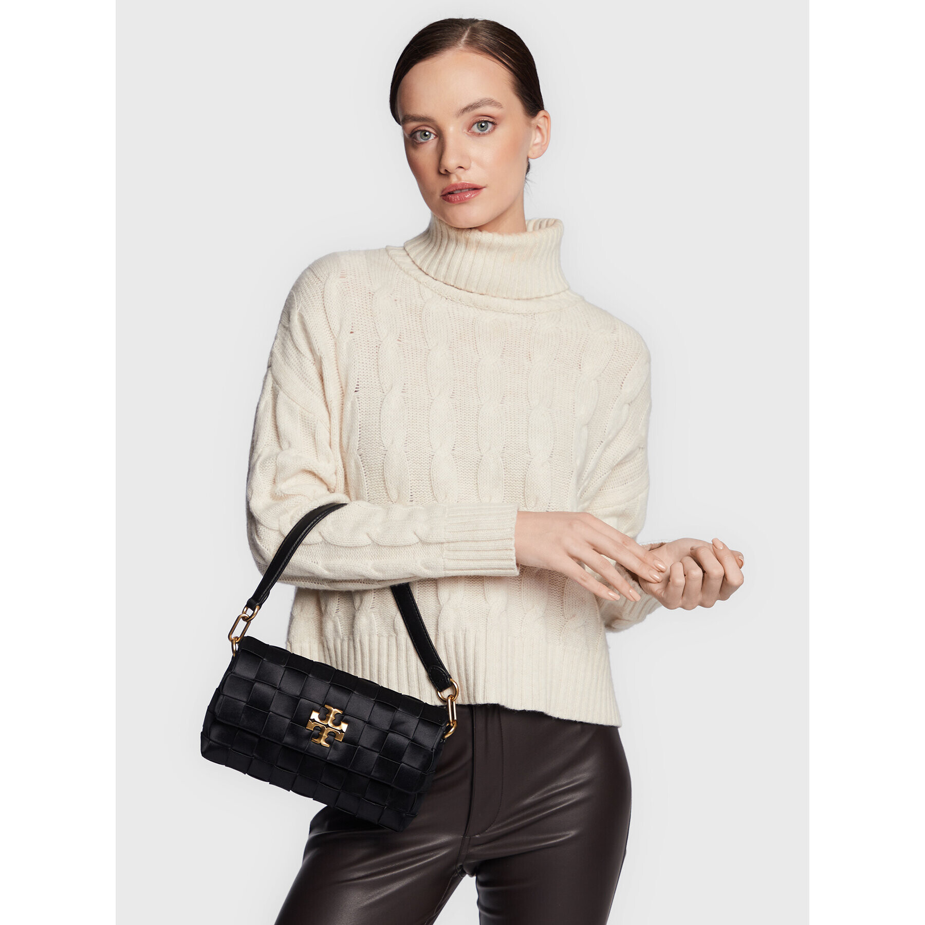 Tory Burch Дамска чанта Kiara Woven Satin Small Flap Shoulder Bag 142693 Черен - Pepit.bg