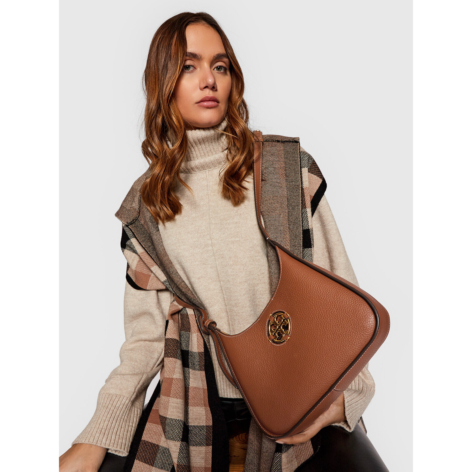 Tory Burch Дамска чанта Miller Small Hobo 82982 Кафяв - Pepit.bg