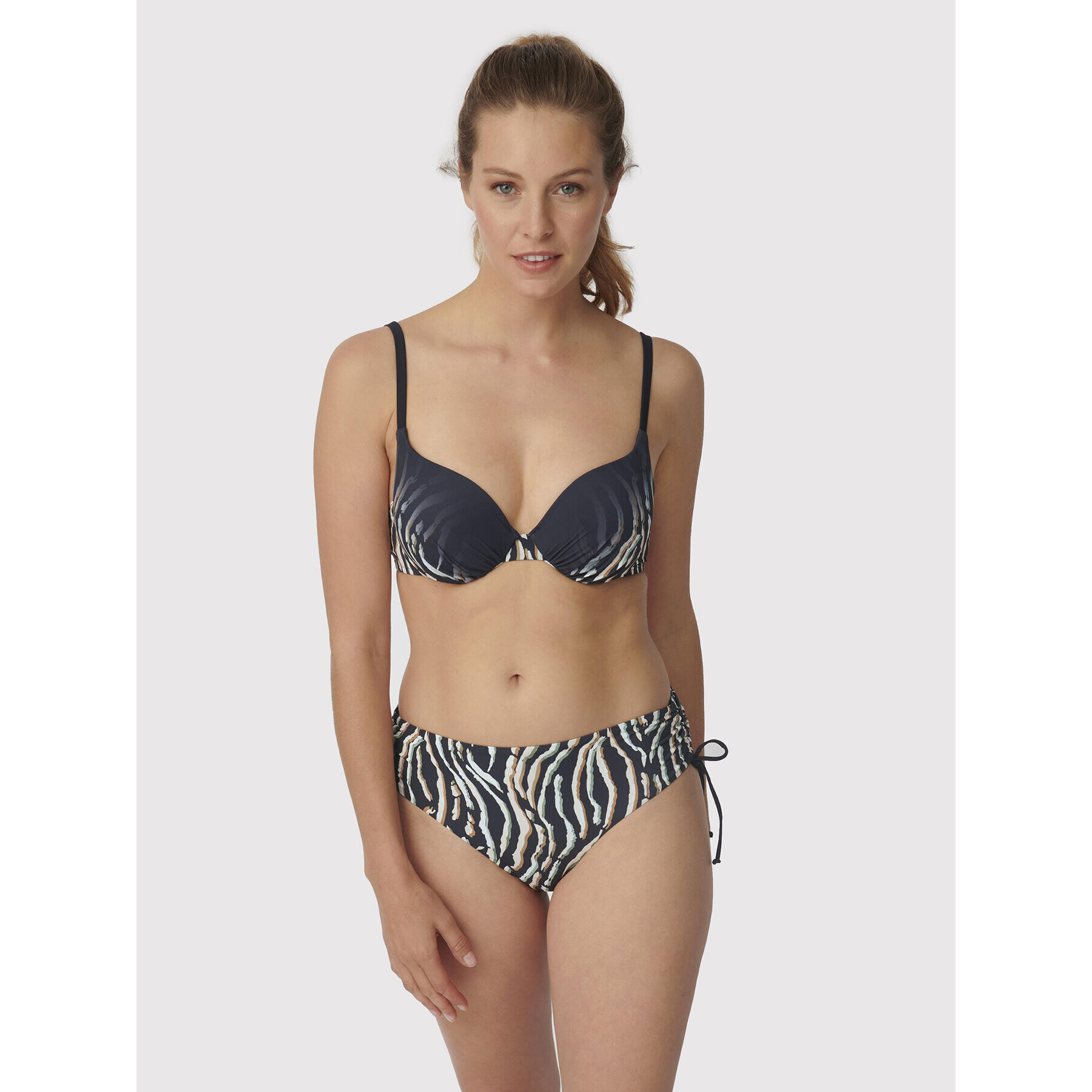 Triumph Горнище на бански Charm Elegance 2.0 10207872 Черен - Pepit.bg