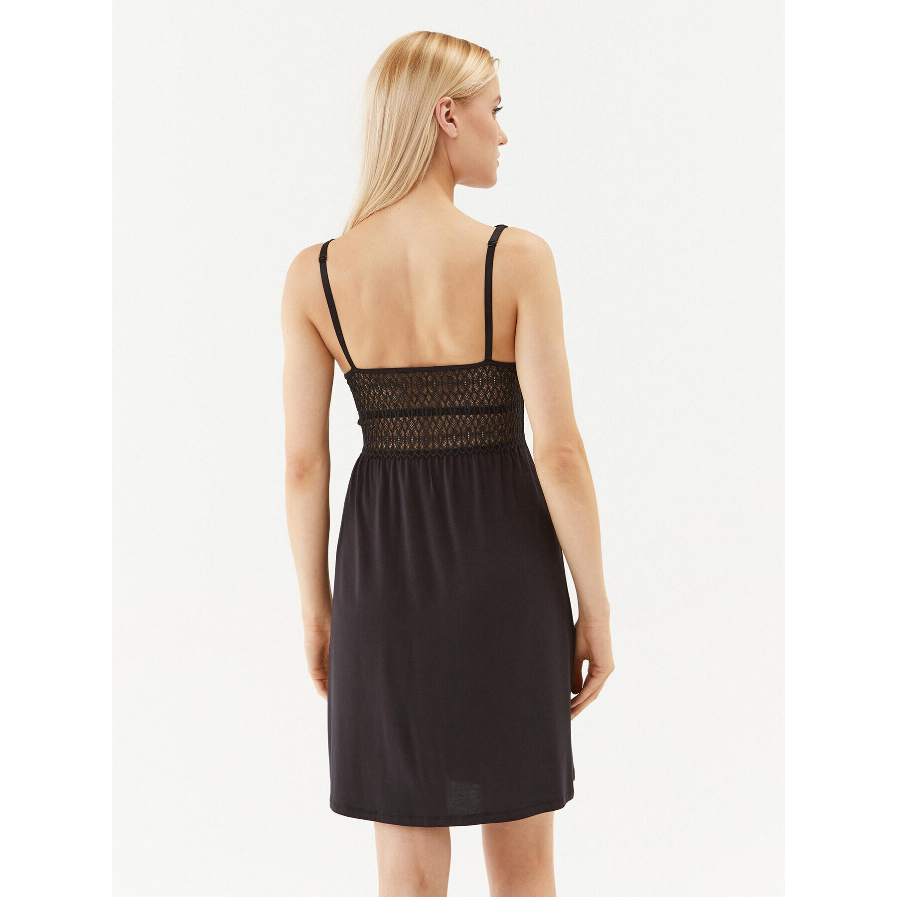 Triumph Нощница Aura Spotlight 10216543 Черен Regular Fit - Pepit.bg
