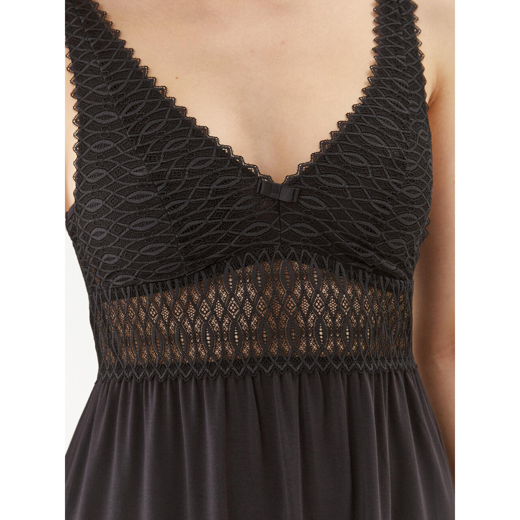 Triumph Нощница Aura Spotlight 10216543 Черен Regular Fit - Pepit.bg