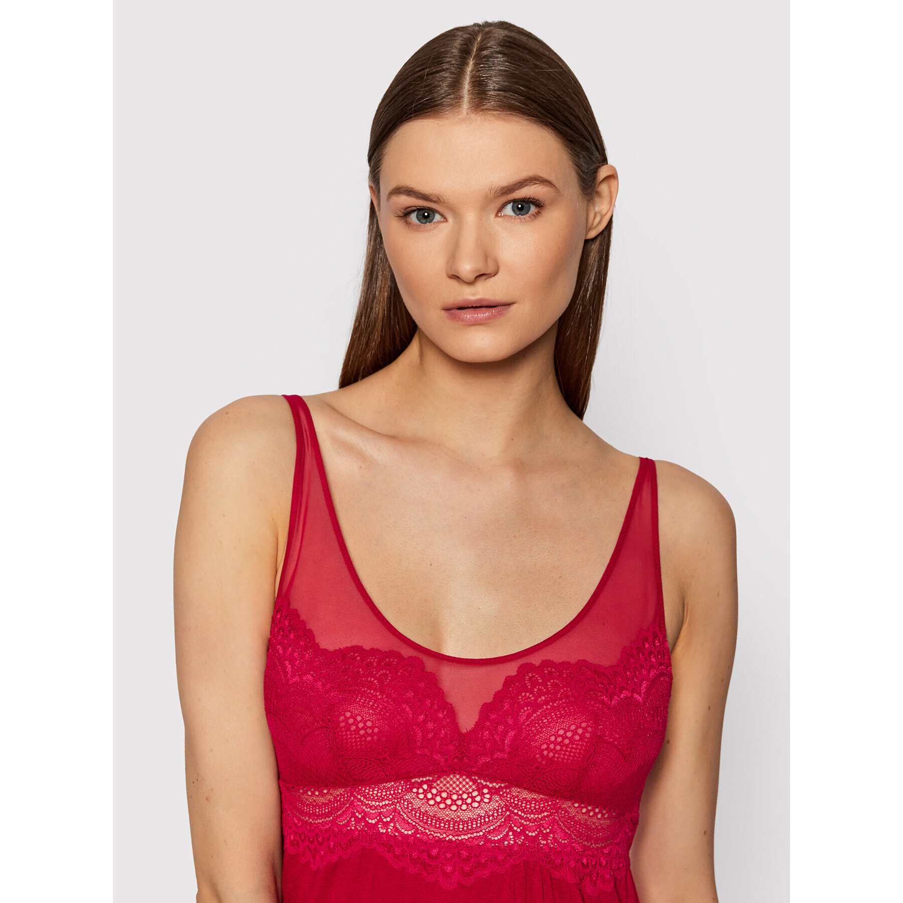 Triumph Нощница Darling Spotlight 10209589 Червен Slim Fit - Pepit.bg