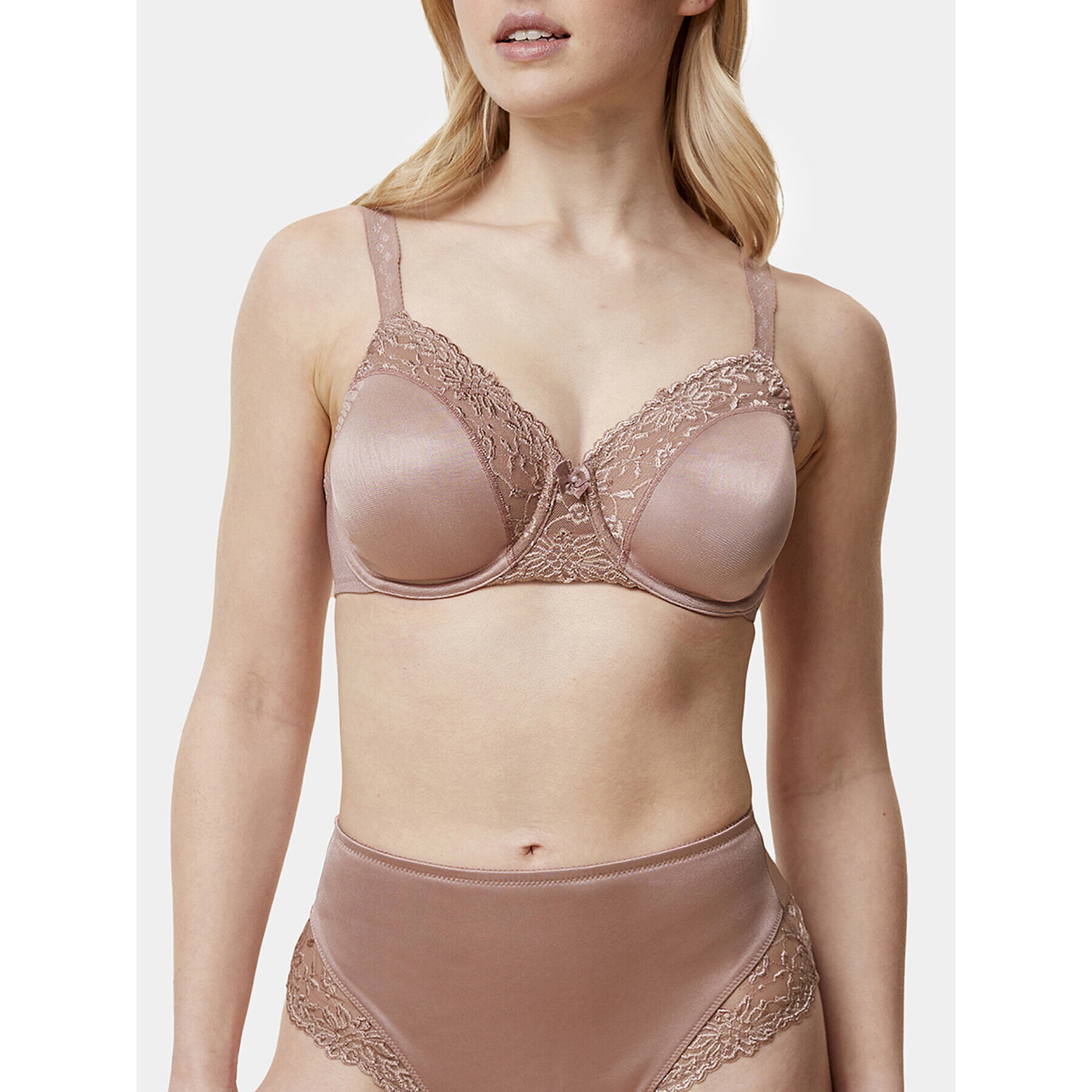Triumph Сутиен с банели Ladyform Soft W X 10166306 Бежов - Pepit.bg
