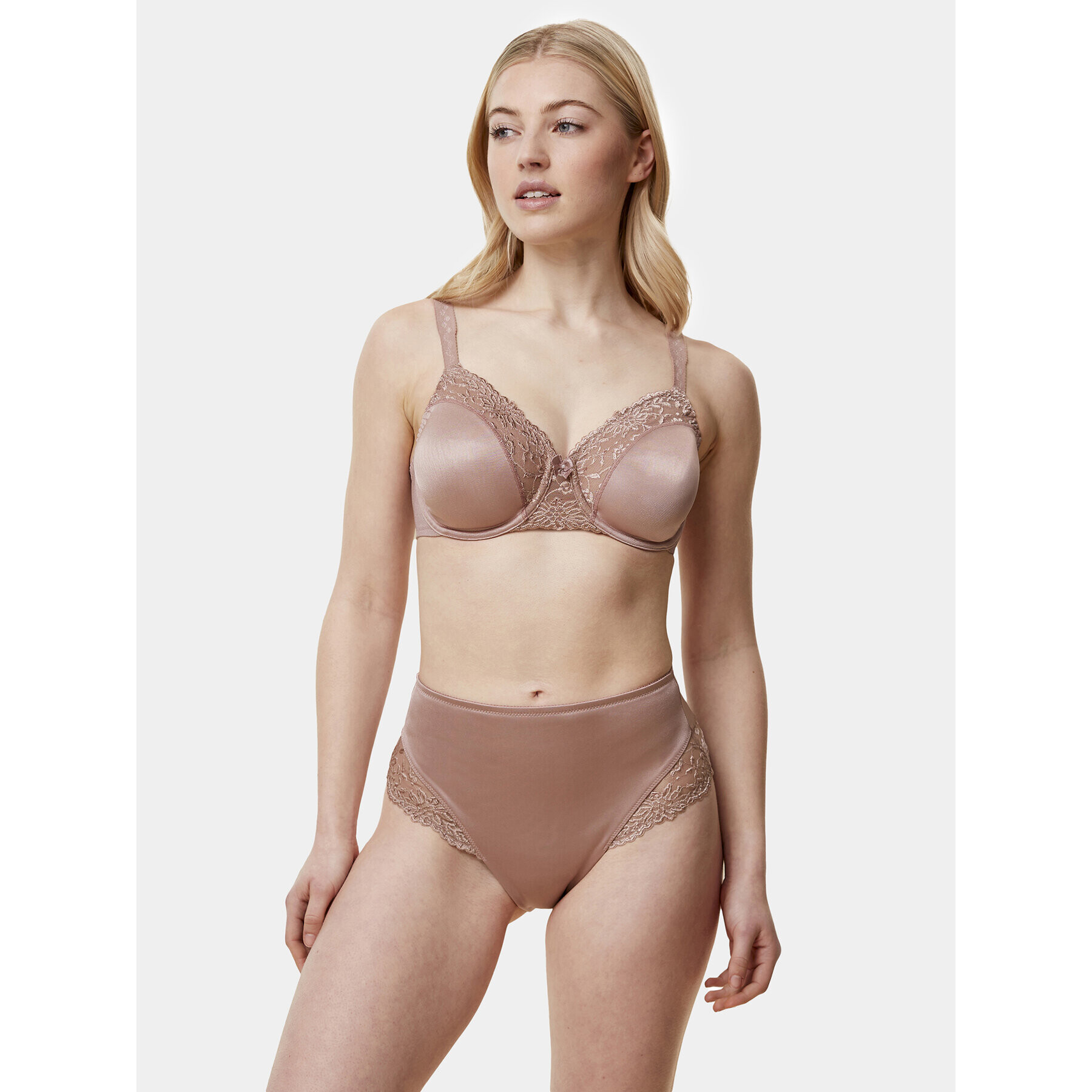 Triumph Сутиен с банели Ladyform Soft W X 10166306 Бежов - Pepit.bg