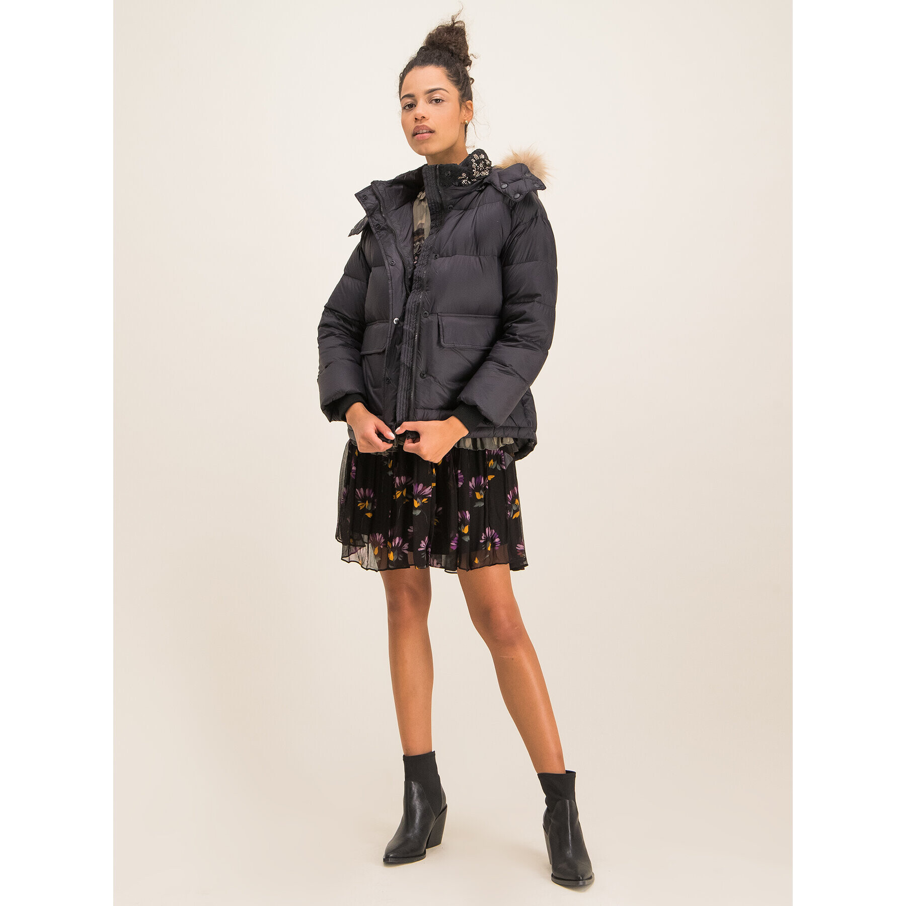 TWINSET Пухено яке Piumino 192TT2171 Черен Regular Fit - Pepit.bg