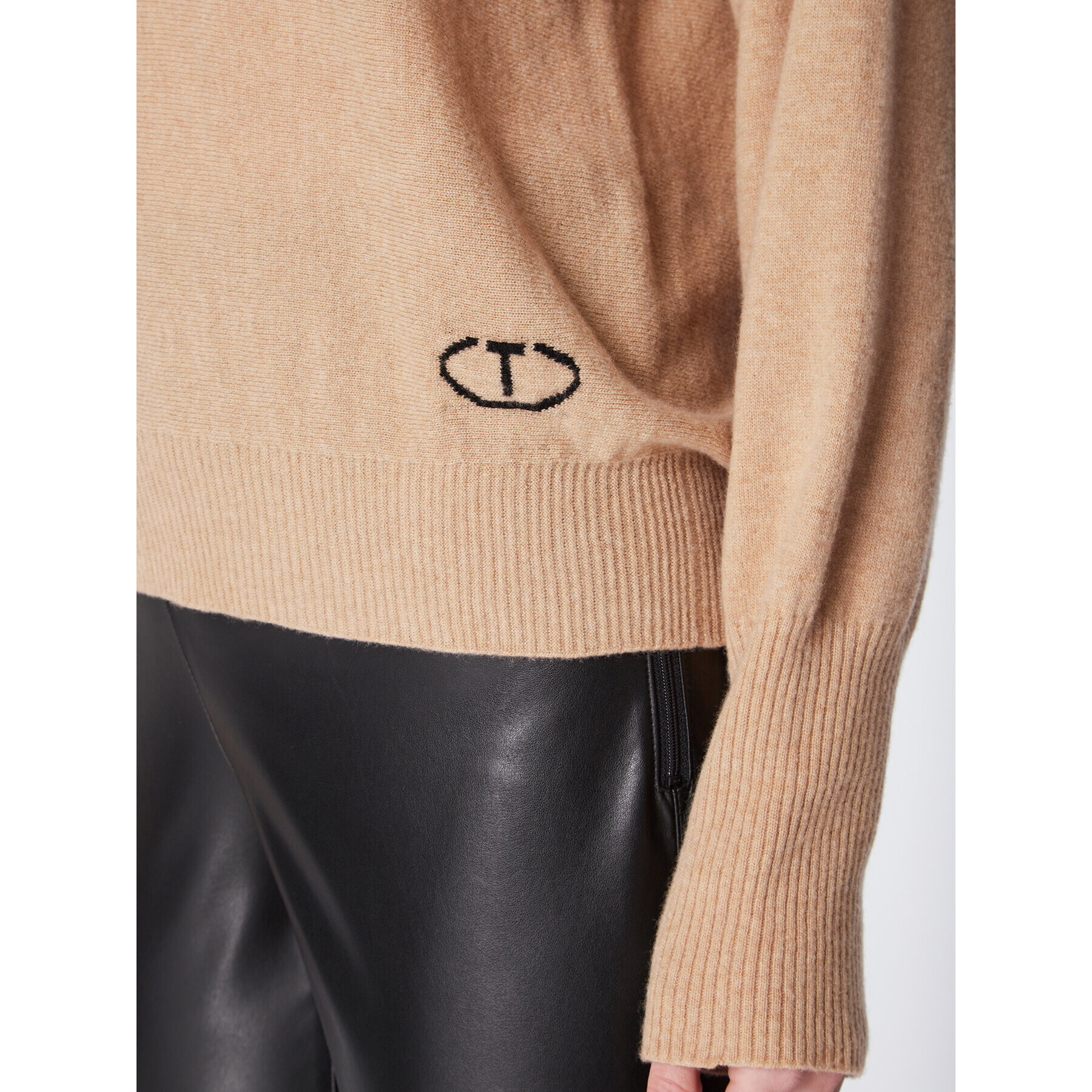 TWINSET Пуловер 222TT3351 Кафяв Regular Fit - Pepit.bg