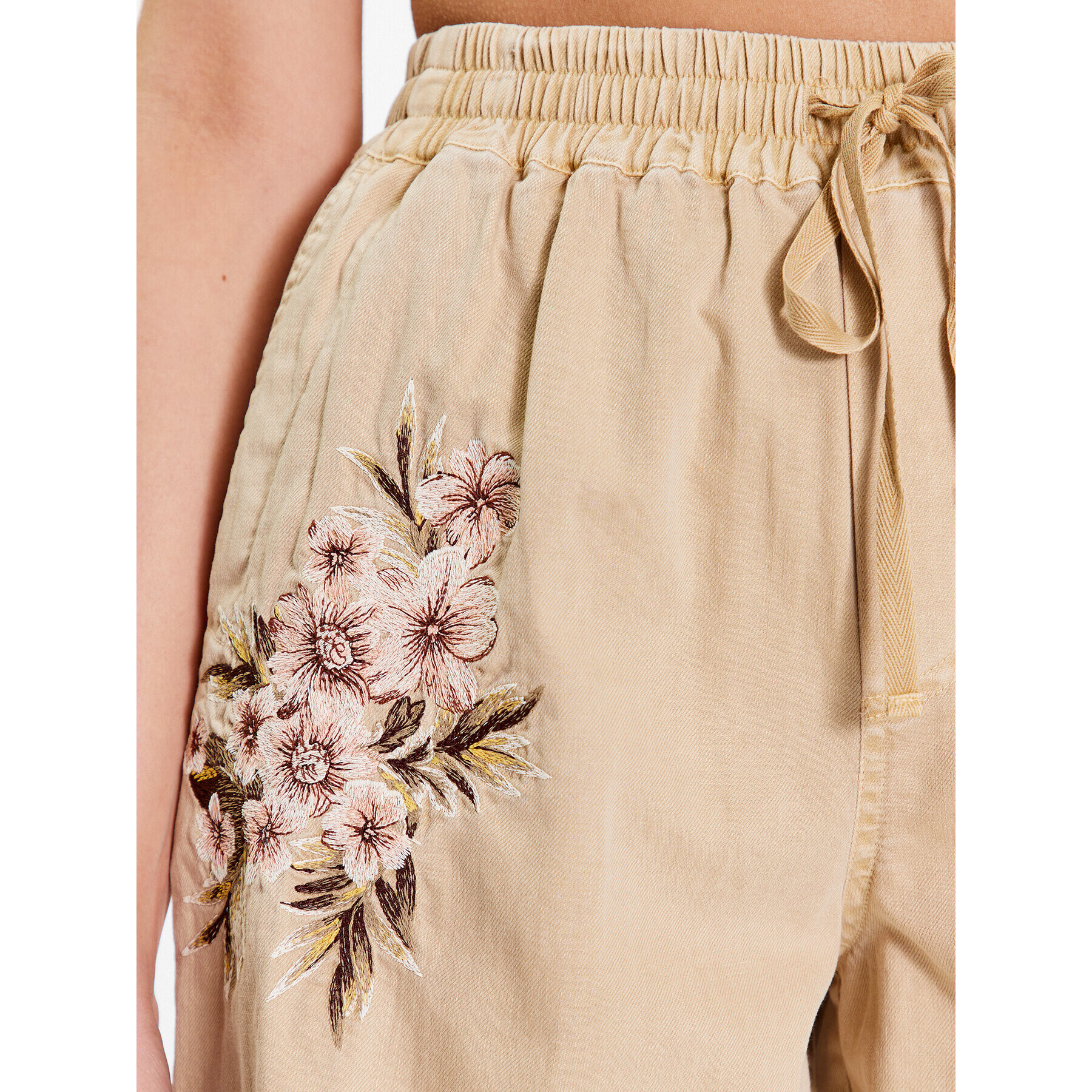 TWINSET Шорти от плат 231TT2391 Бежов Regular Fit - Pepit.bg