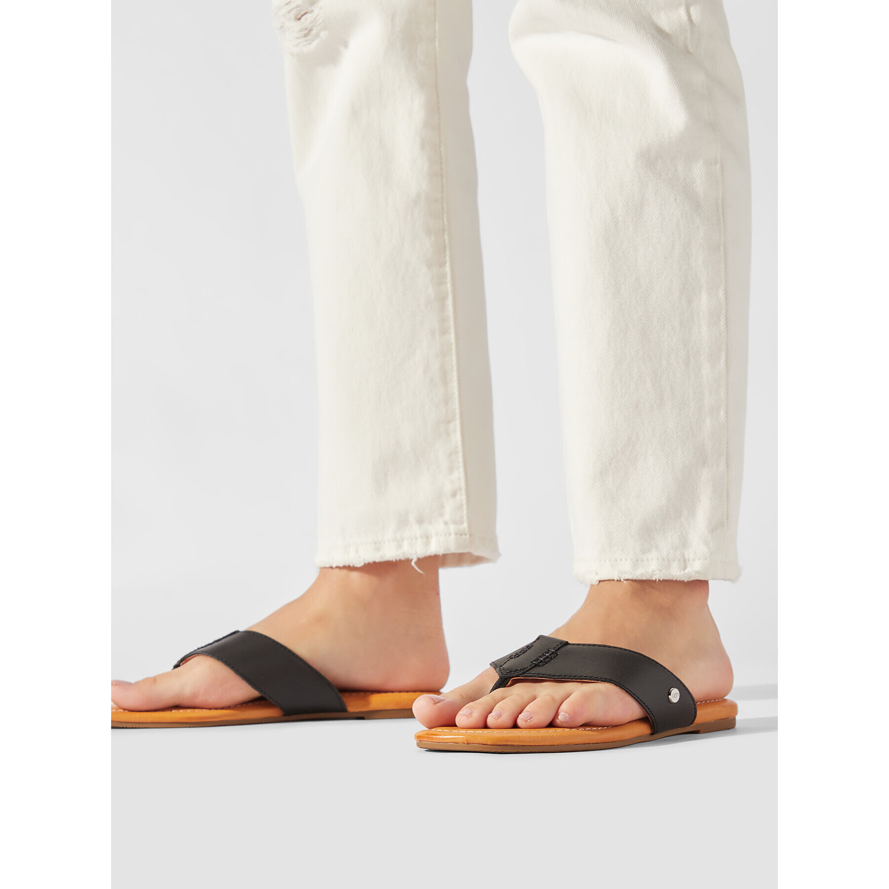Ugg Джапанки W Carey Flip 1142177 Черен - Pepit.bg