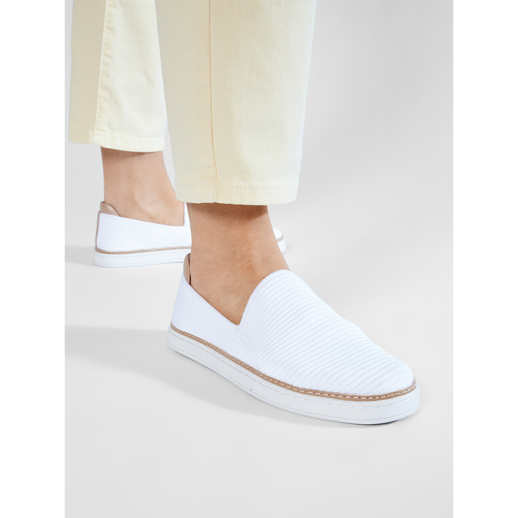 Ugg Гуменки W Sammy 1112259 Бял - Pepit.bg
