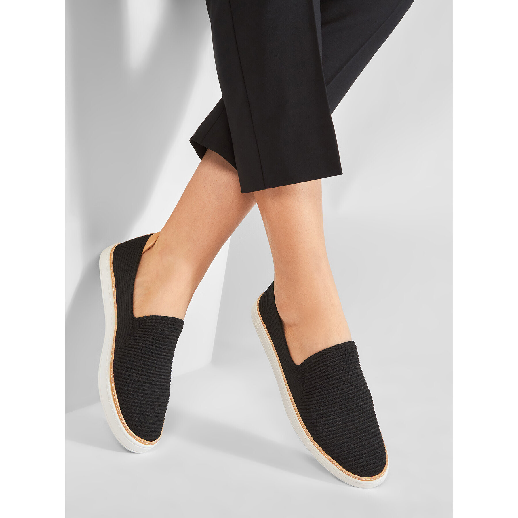 Ugg Гуменки W Sammy 1112259 Черен - Pepit.bg