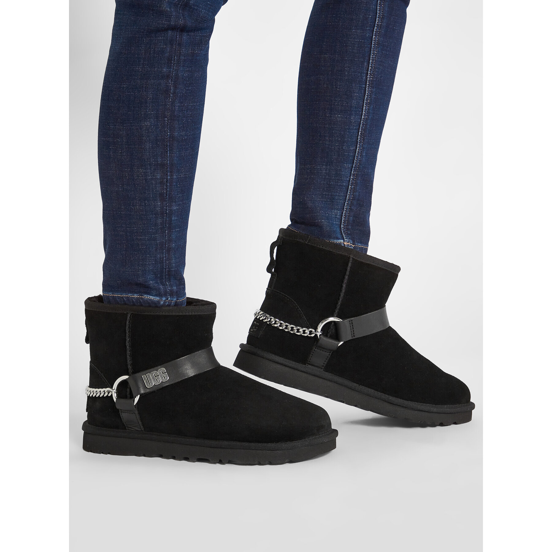 Ugg Обувки W Classic Mini Chains II 1135090 Черен - Pepit.bg