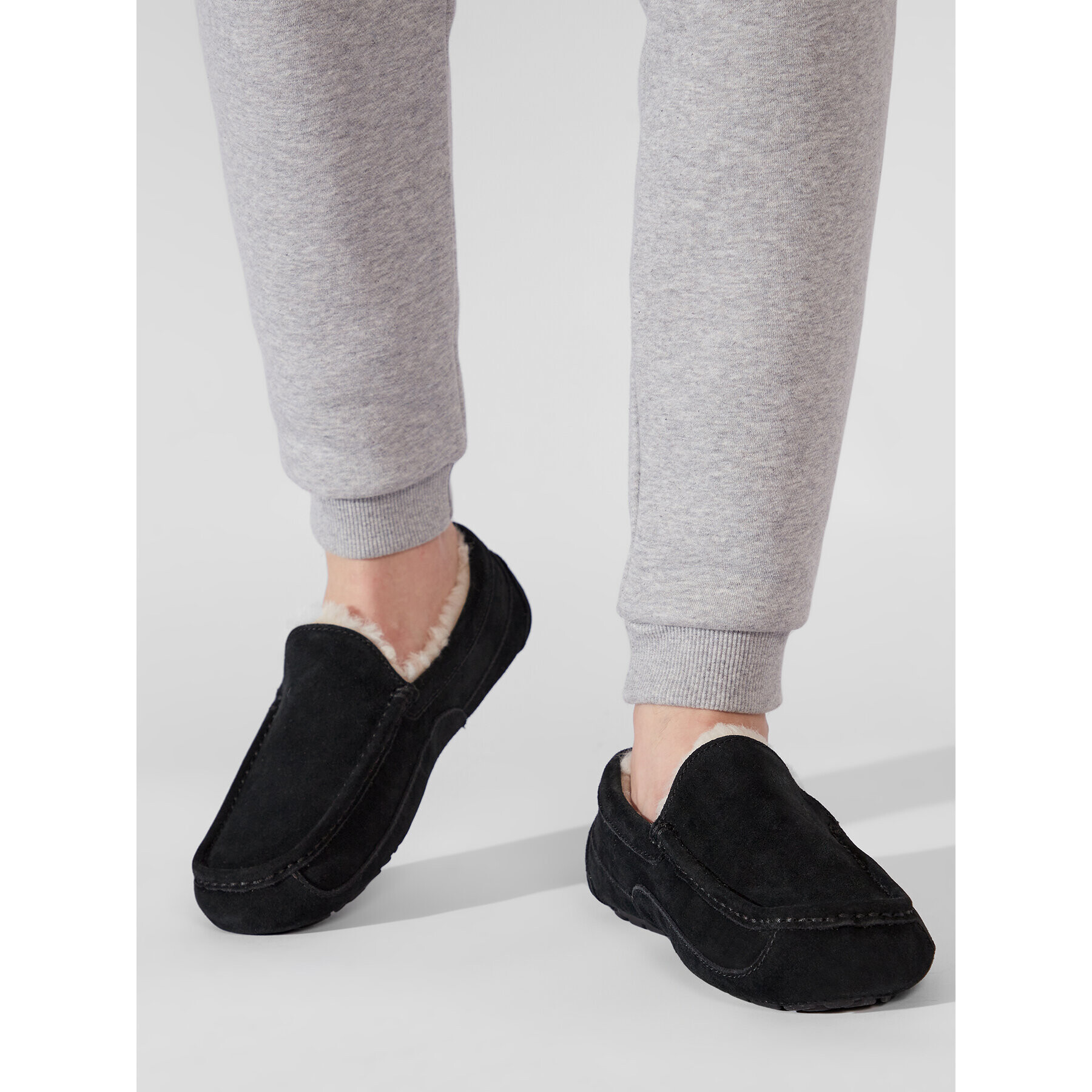 Ugg Пантофи M Ascot 1101110 Черен - Pepit.bg