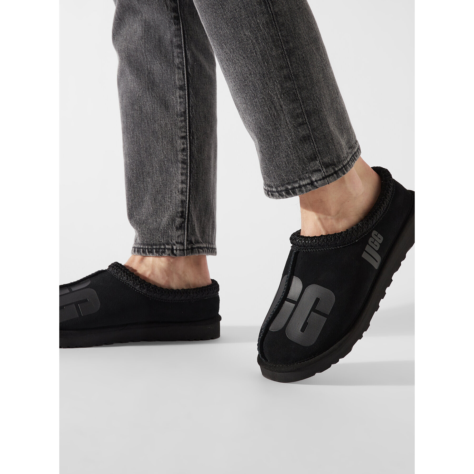 Ugg Пантофи M Tasman Scatter Graphic 1135234 Черен - Pepit.bg