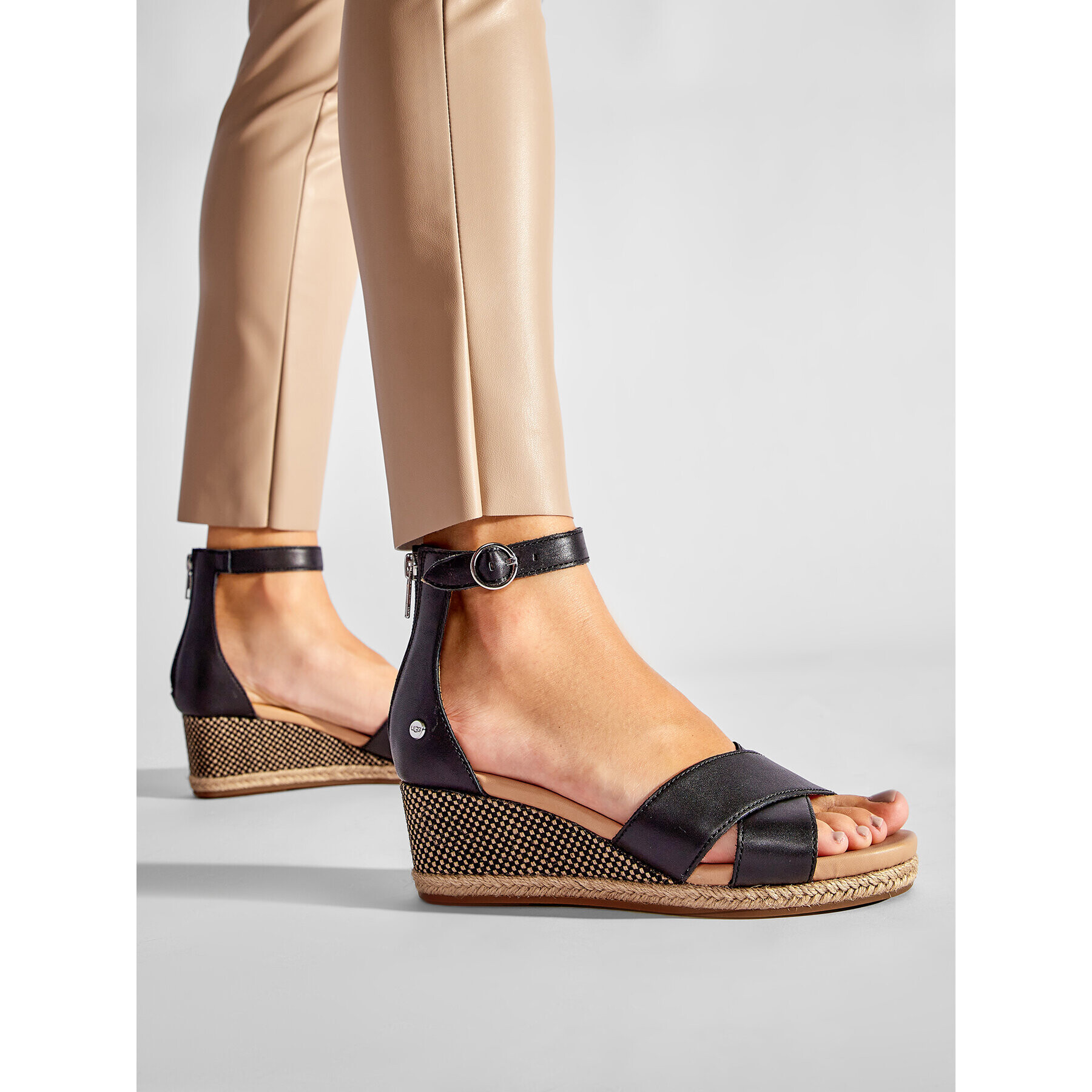 Ugg Сандали W Eugenia 1124990 Черен - Pepit.bg
