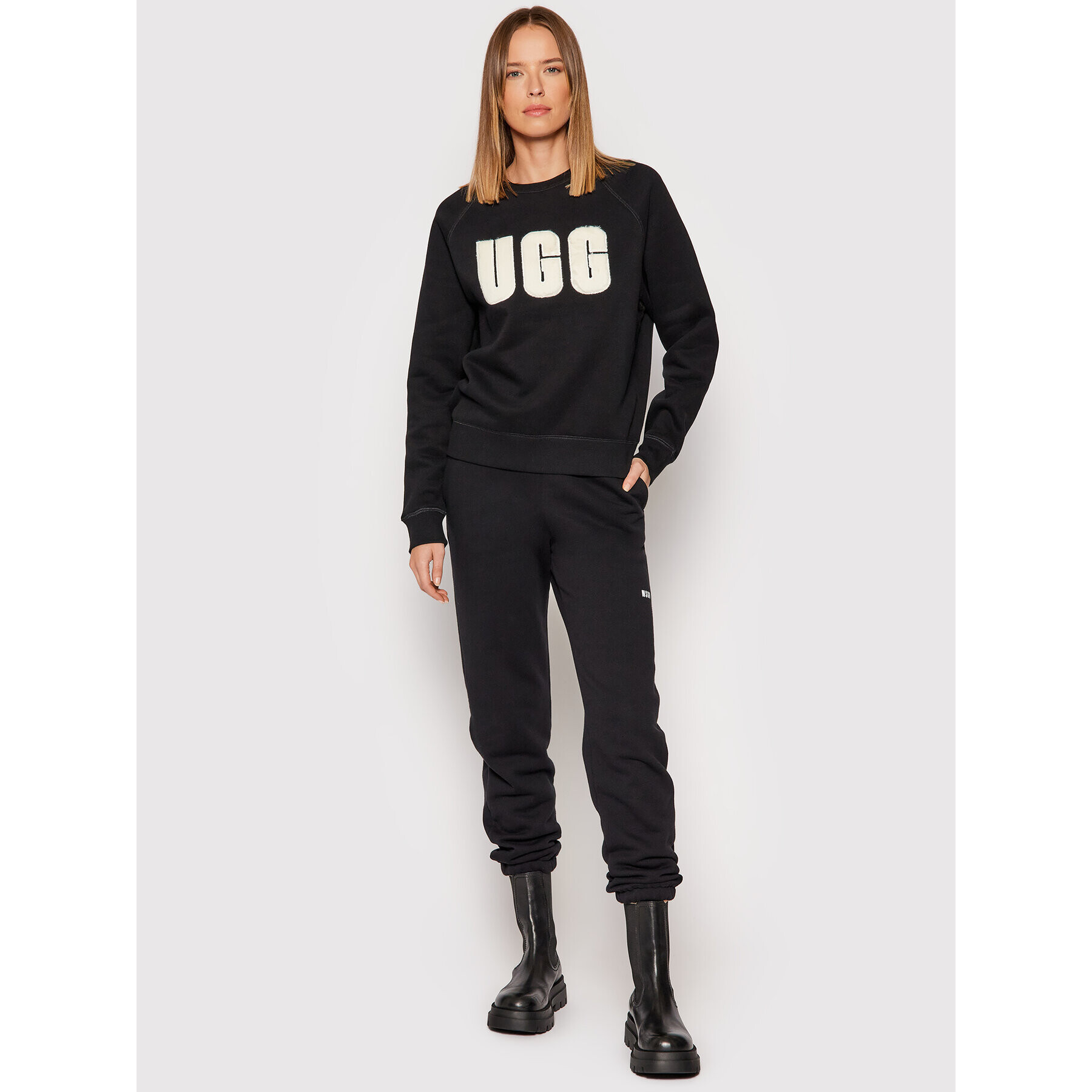 Ugg Суитшърт Madeline Fuzzy Logo 1123718 Черен Regular Fit - Pepit.bg
