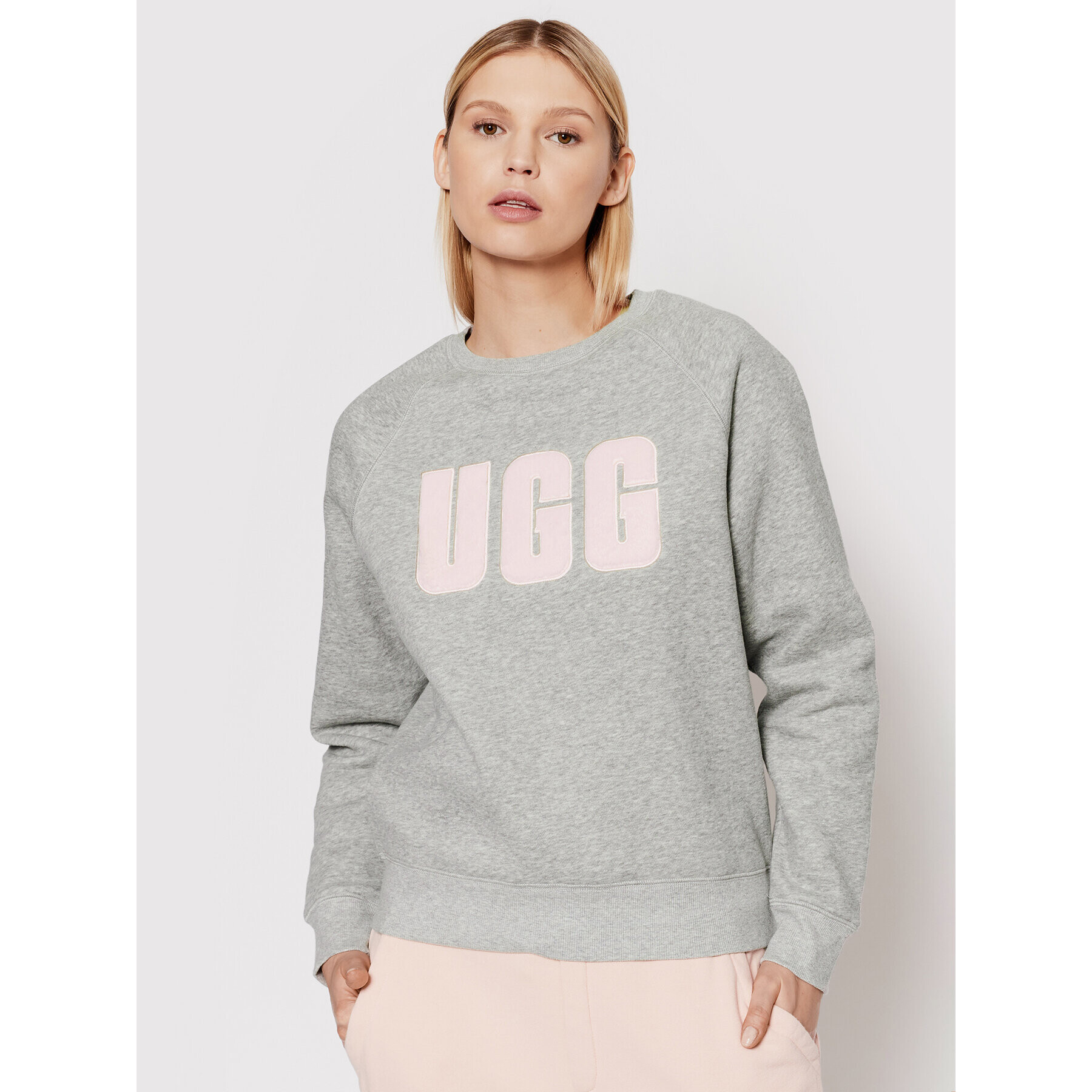 Ugg Суитшърт Madeline Fuzzy Logo 1123718 Сив Regular Fit - Pepit.bg