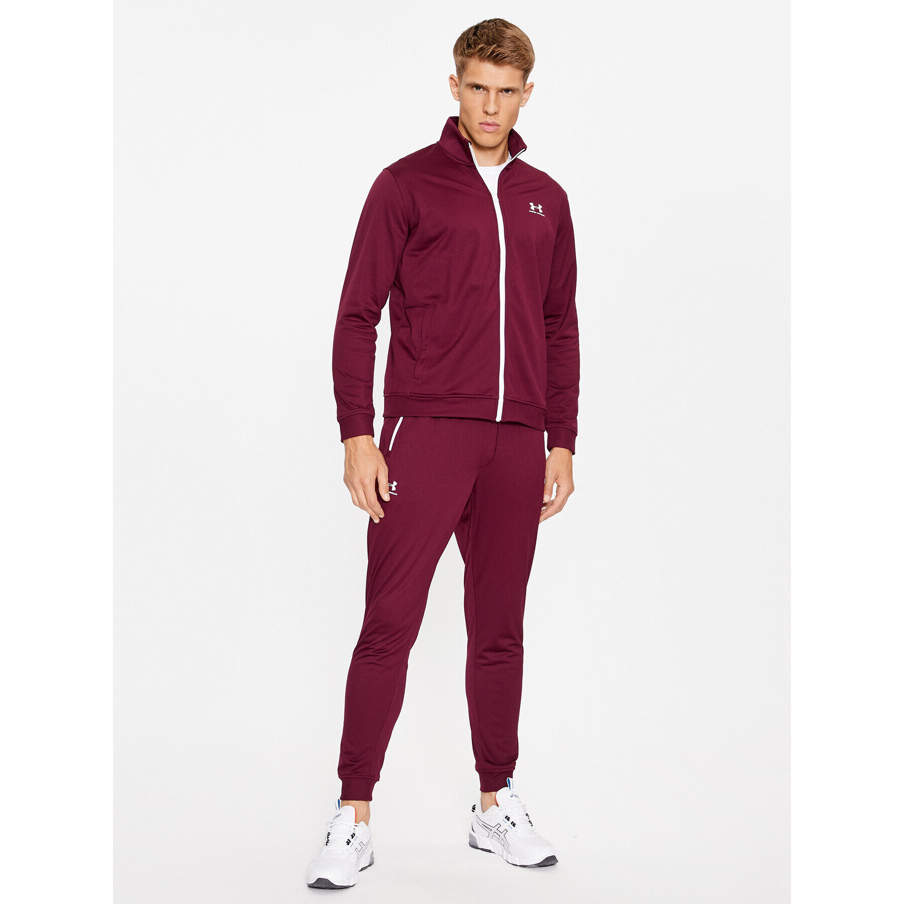 Under Armour Долнище анцуг Sportstyle Tricot Jogger 1290261 Бордо Loose Fit - Pepit.bg