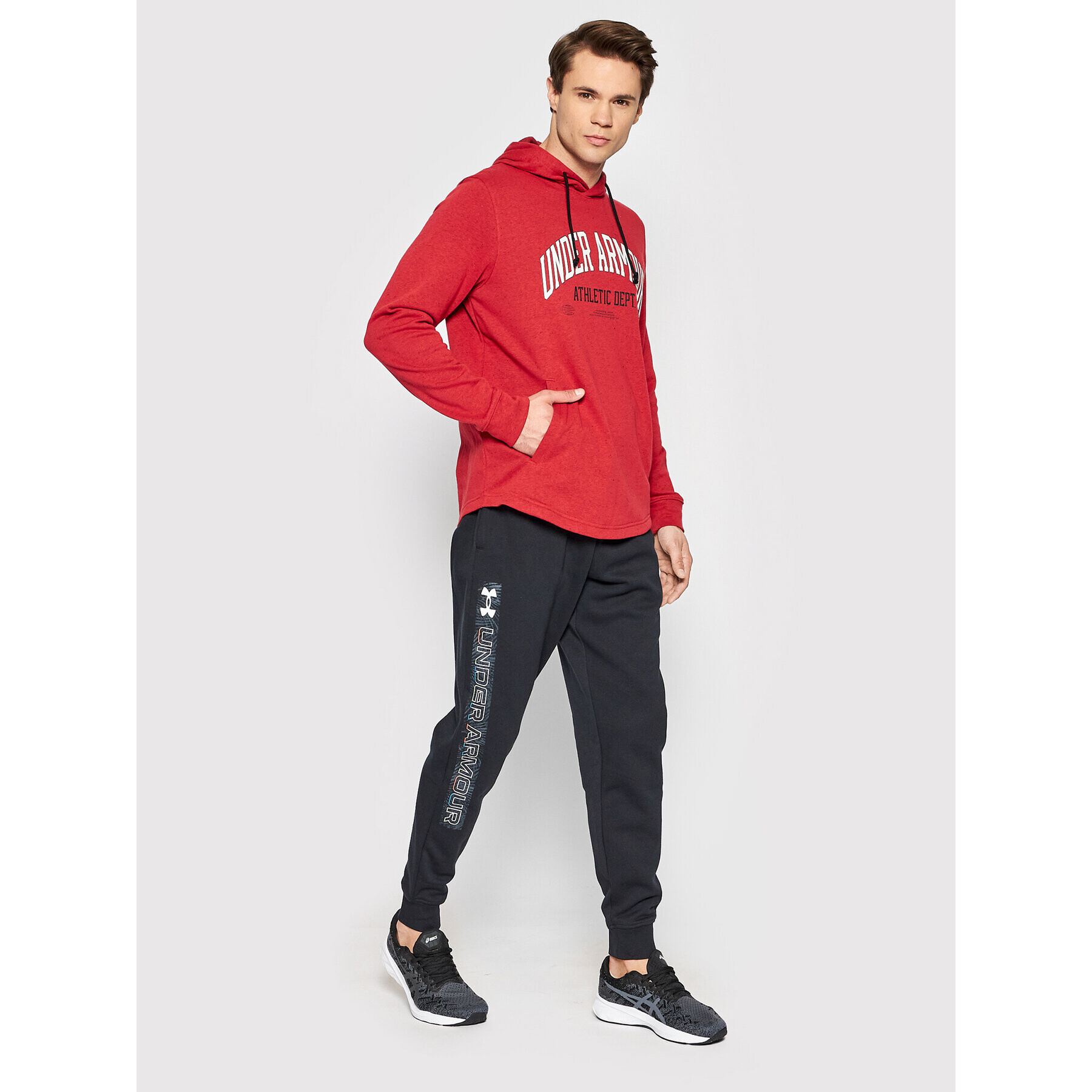 Under Armour Долнище анцуг Ua Rival Fleece Graphic 1370351 Черен Regular Fit - Pepit.bg