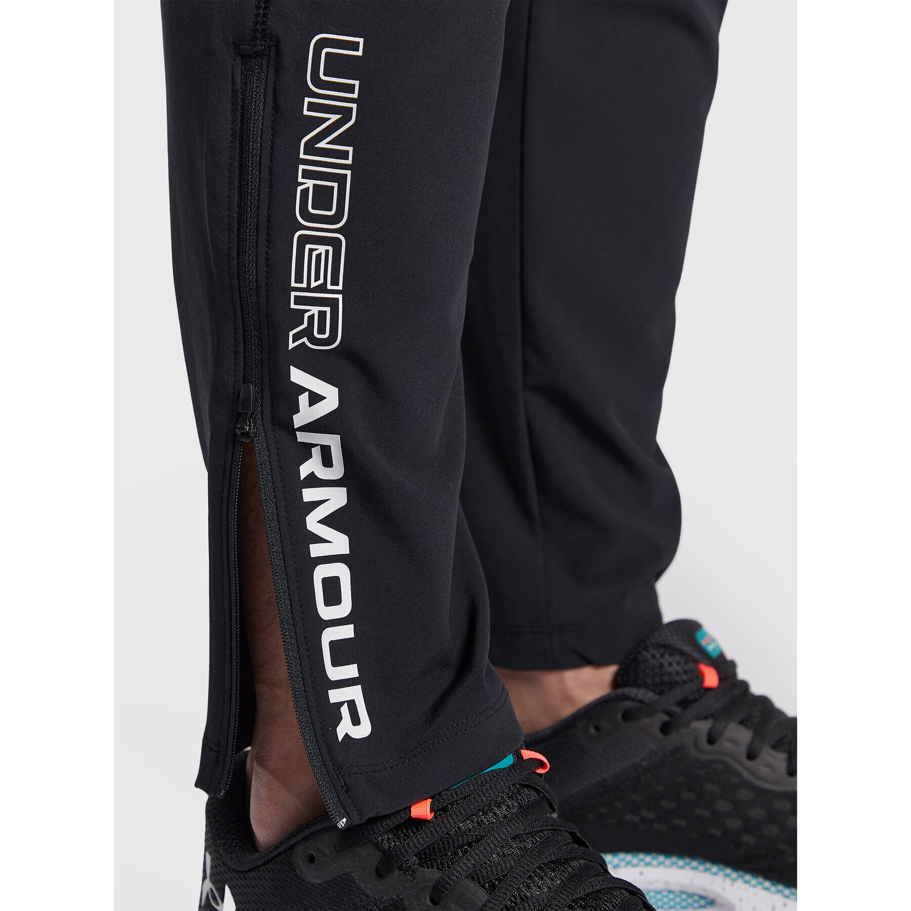 Under Armour Долнище анцуг Ua Storm 1365622 Черен Regular Fit - Pepit.bg