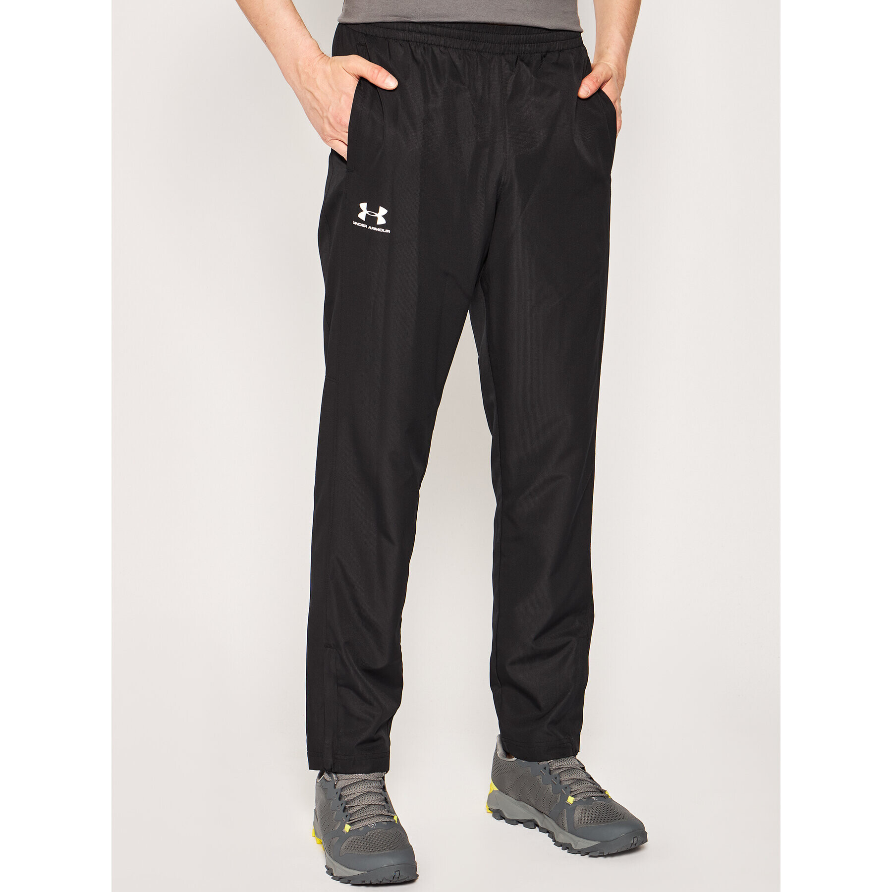 Under Armour Outdoor панталони Vital Woven 1352031 Черен Loose Fit - Pepit.bg