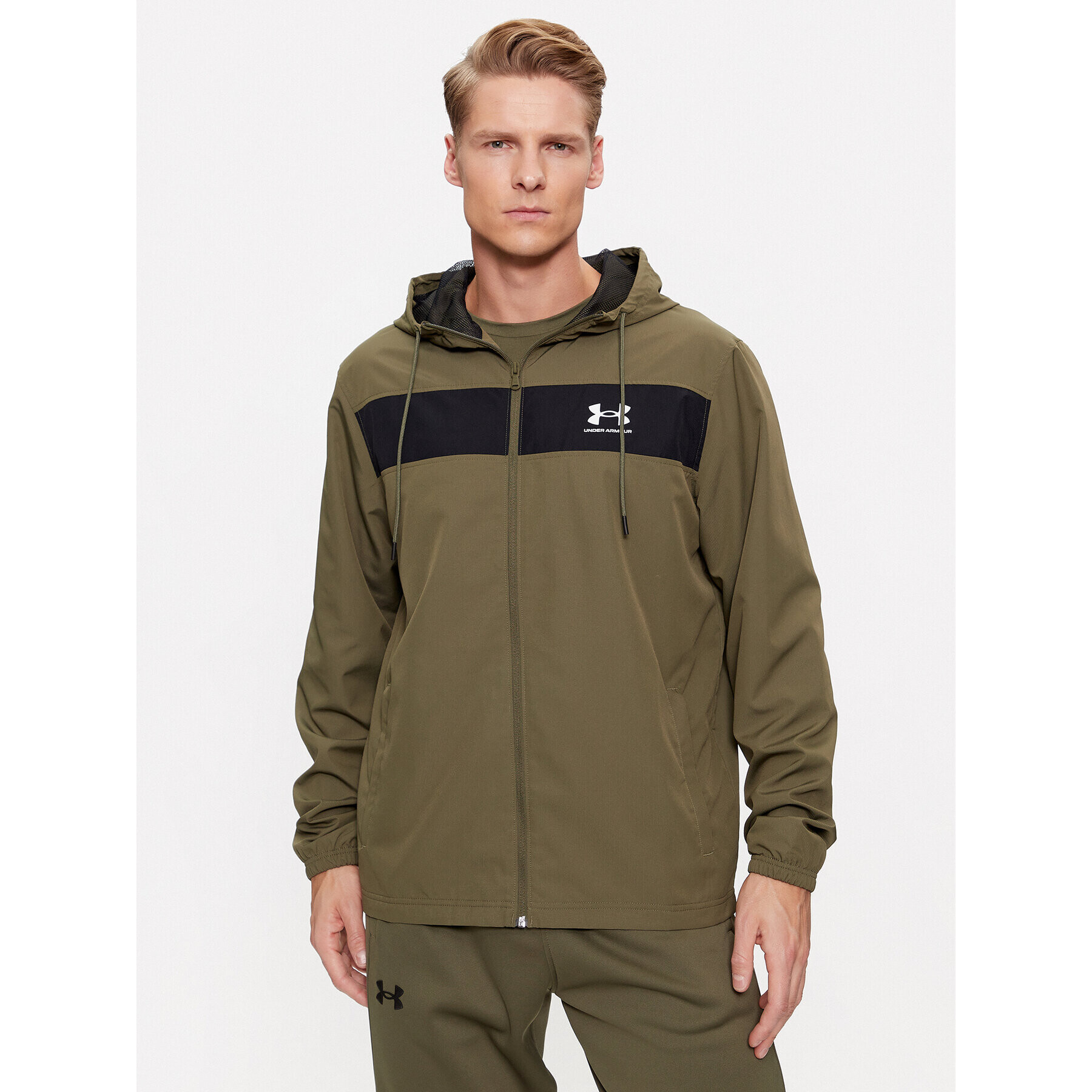 Under Armour Преходно яке Ua Sportstyle Windbreaker 1361621 Каки Loose Fit - Pepit.bg