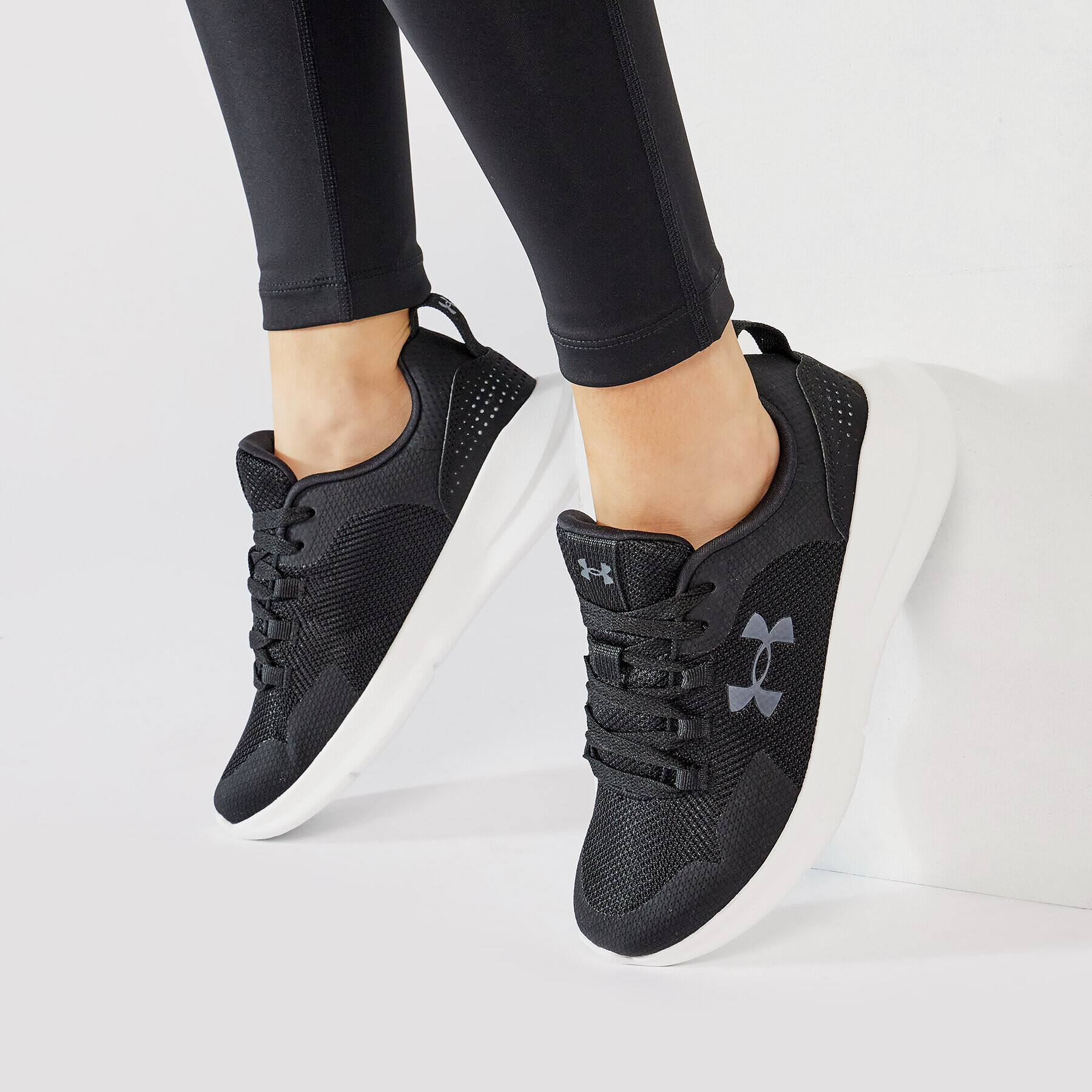 Under Armour Сникърси Ua W Essential 3022955-001 Черен - Pepit.bg
