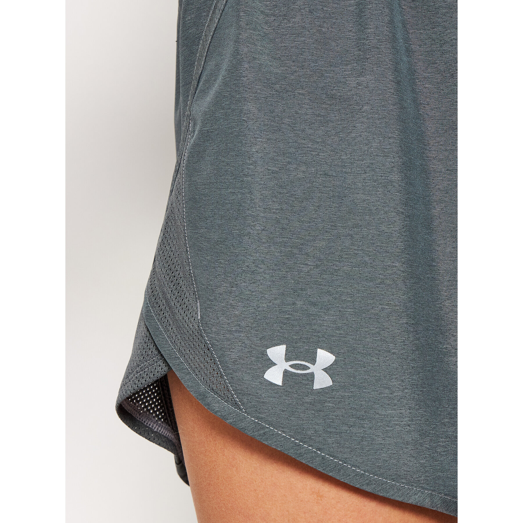 Under Armour Спортни шорти Ua Fly-By 2.0 1350196 Сив Loose Fit - Pepit.bg