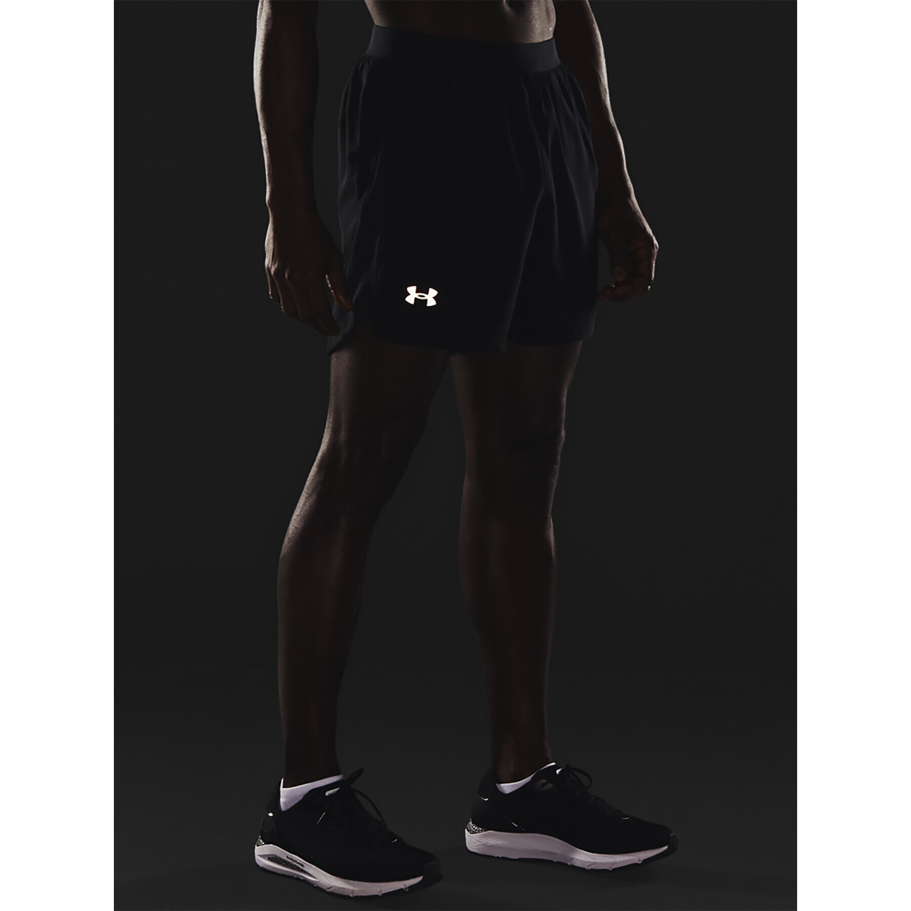 Under Armour Спортни шорти UA LAUNCH 5'' SHORT 1361492 Черен Regular Fit - Pepit.bg