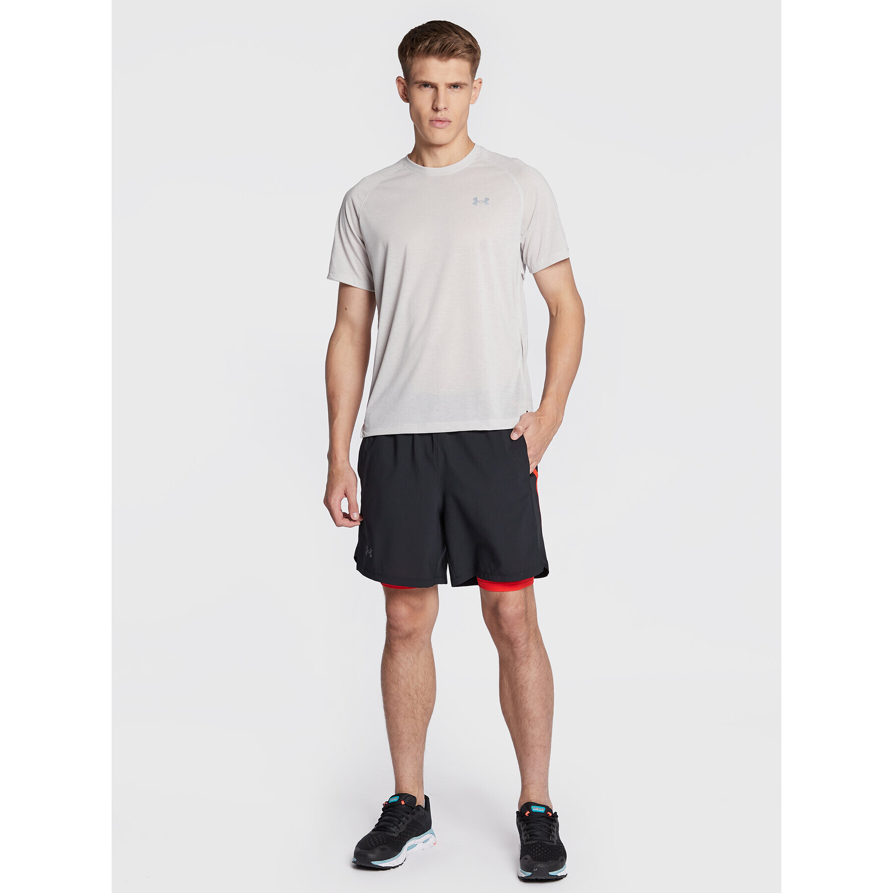 Under Armour Спортни шорти Ua Launch Run 1361497 Черен Regular Fit - Pepit.bg