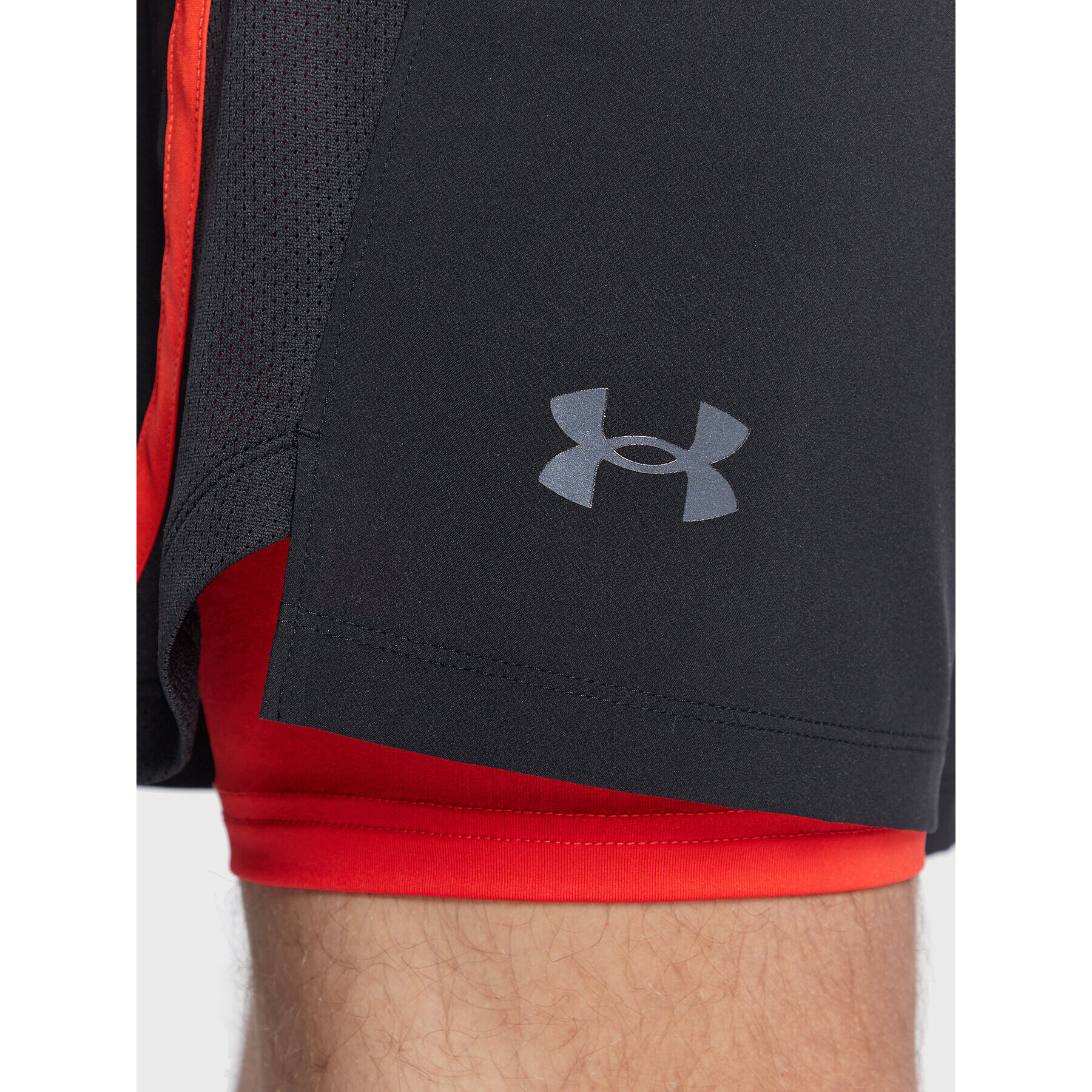 Under Armour Спортни шорти Ua Launch Run 1361497 Черен Regular Fit - Pepit.bg