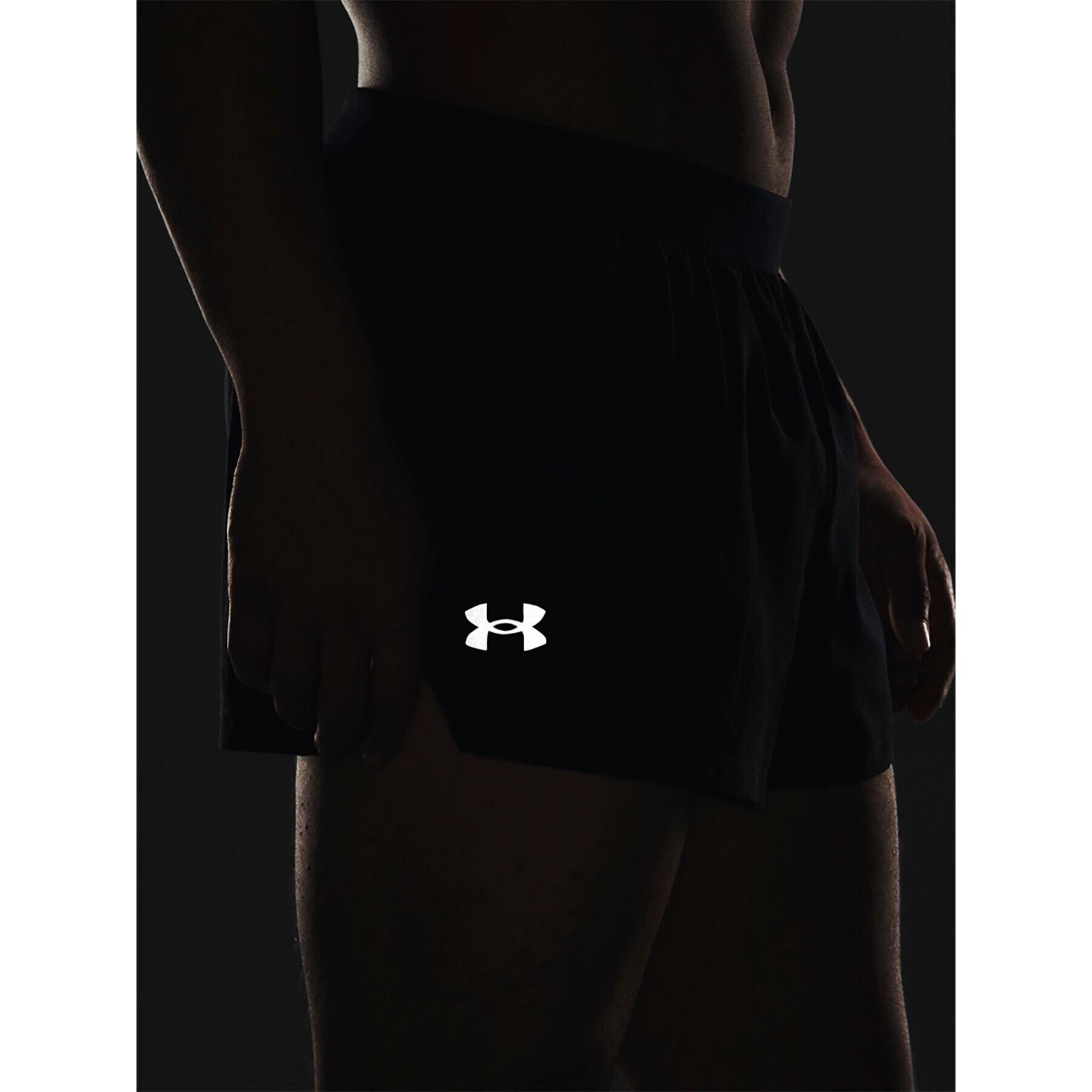 Under Armour Спортни шорти UA LAUNCH SPLIT PERF SHORT 1377813 Черен Regular Fit - Pepit.bg