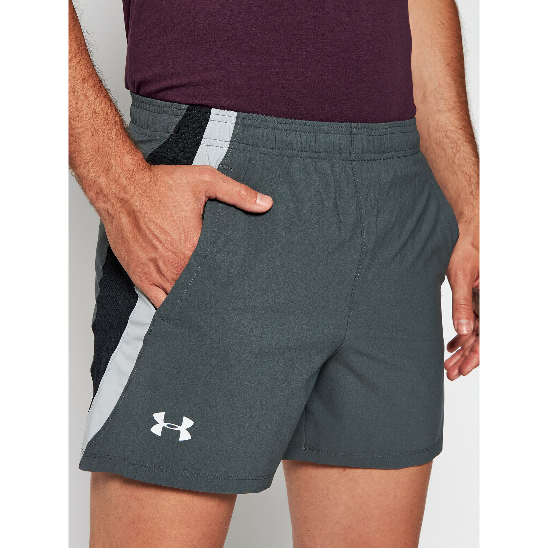 Under Armour Спортни шорти UA Launch SW 5 1326571 Сив Regular Fit - Pepit.bg