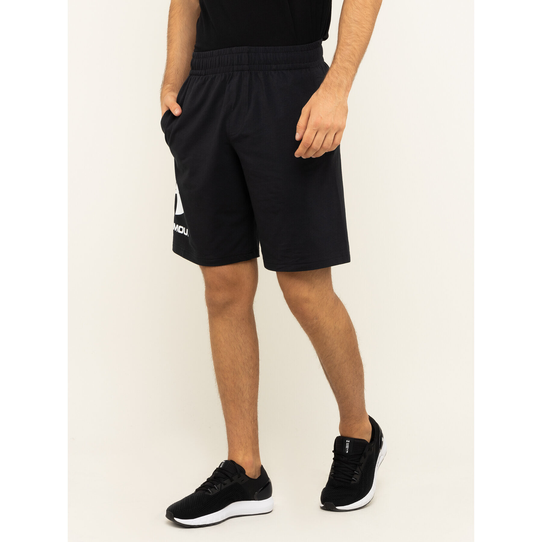 Under Armour Спортни шорти UA Sportstyle Cotton Graphic 1329300 Черен Regular Fit - Pepit.bg