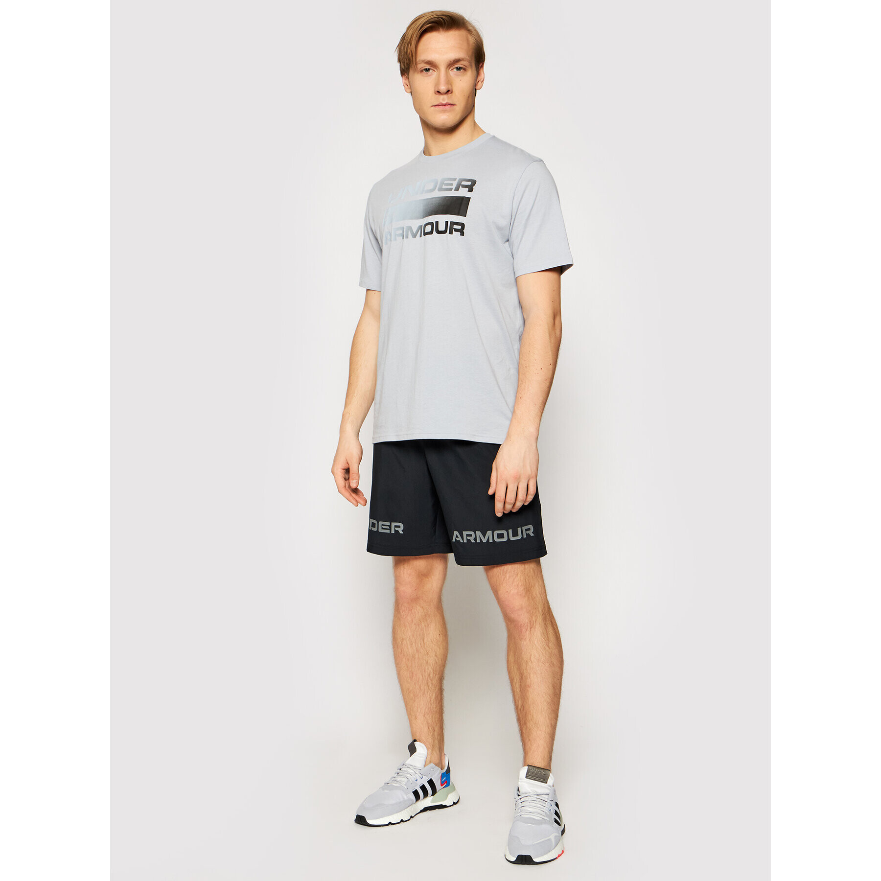 Under Armour Спортни шорти Woven Graphic Wordmark 1361433 Черен Loose Fit - Pepit.bg