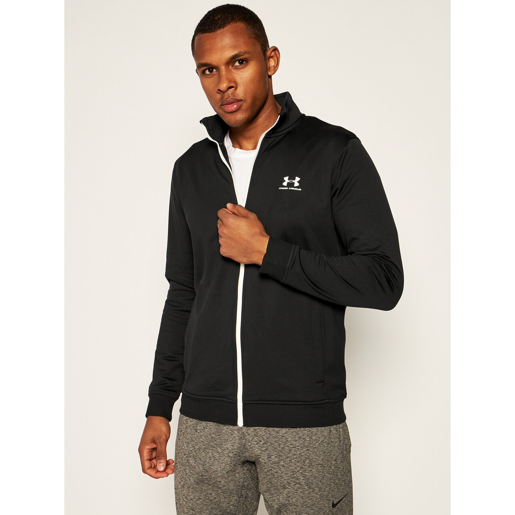 Under Armour Суитшърт Ua Sportstyle Tricot 1329293 Черен Regular Fit - Pepit.bg