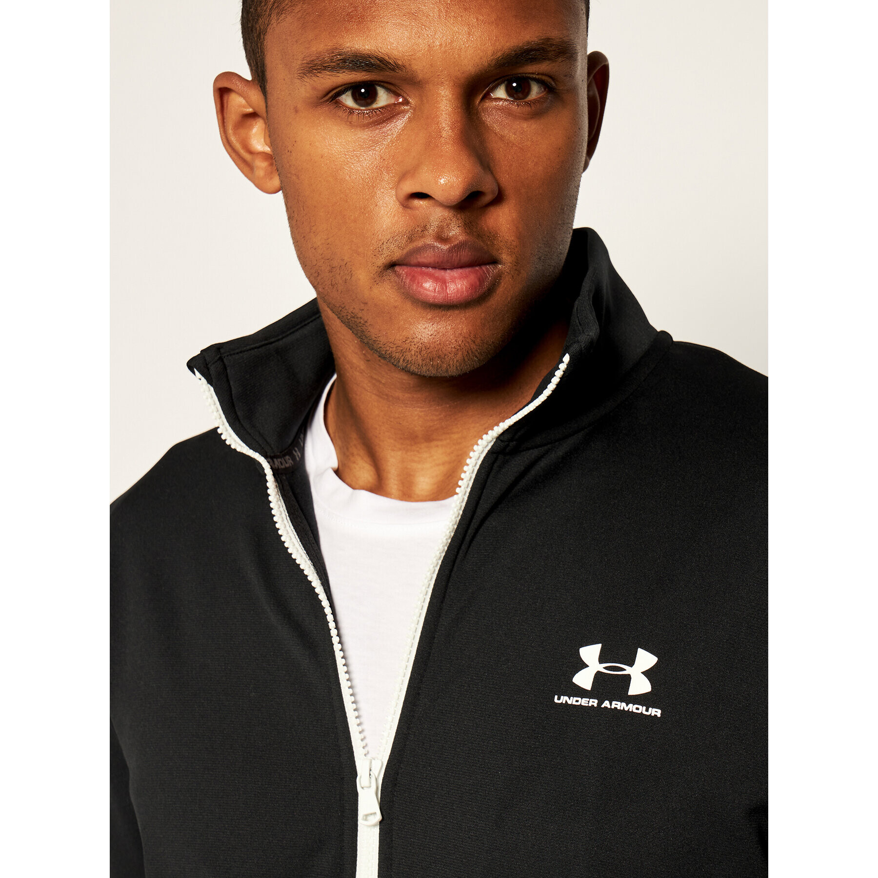 Under Armour Суитшърт Ua Sportstyle Tricot 1329293 Черен Regular Fit - Pepit.bg