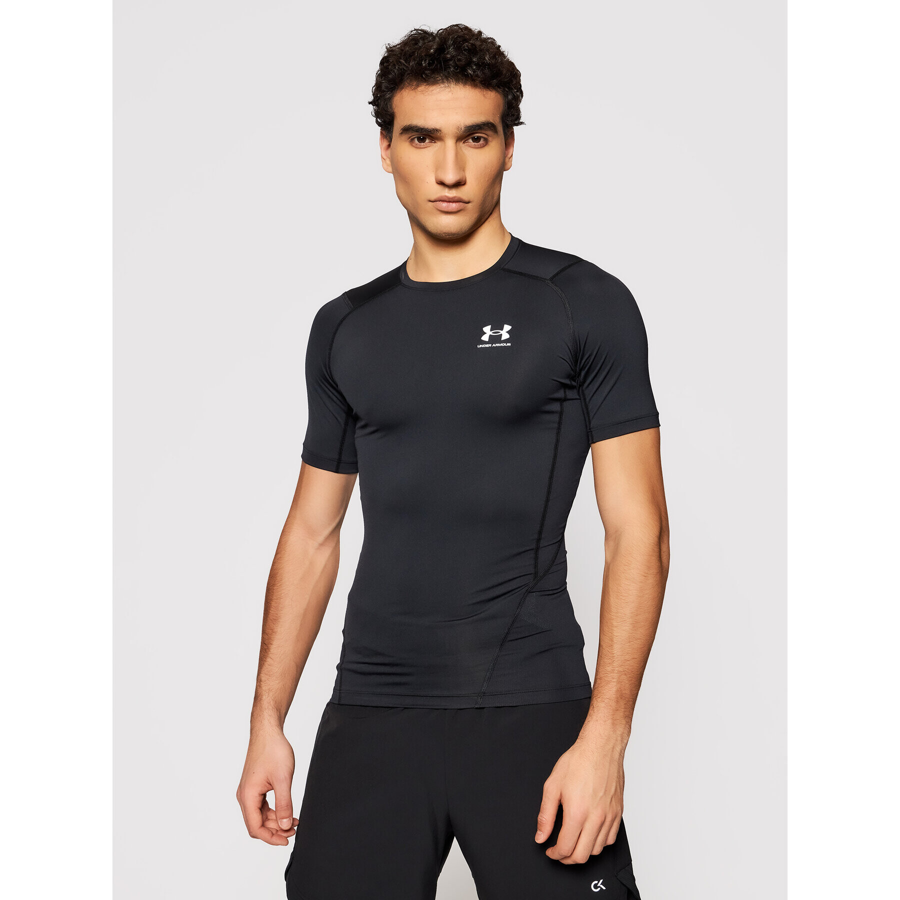 Under Armour Тениска от техническо трико Ua HeatGear 1361518 Черен Slim Fit - Pepit.bg