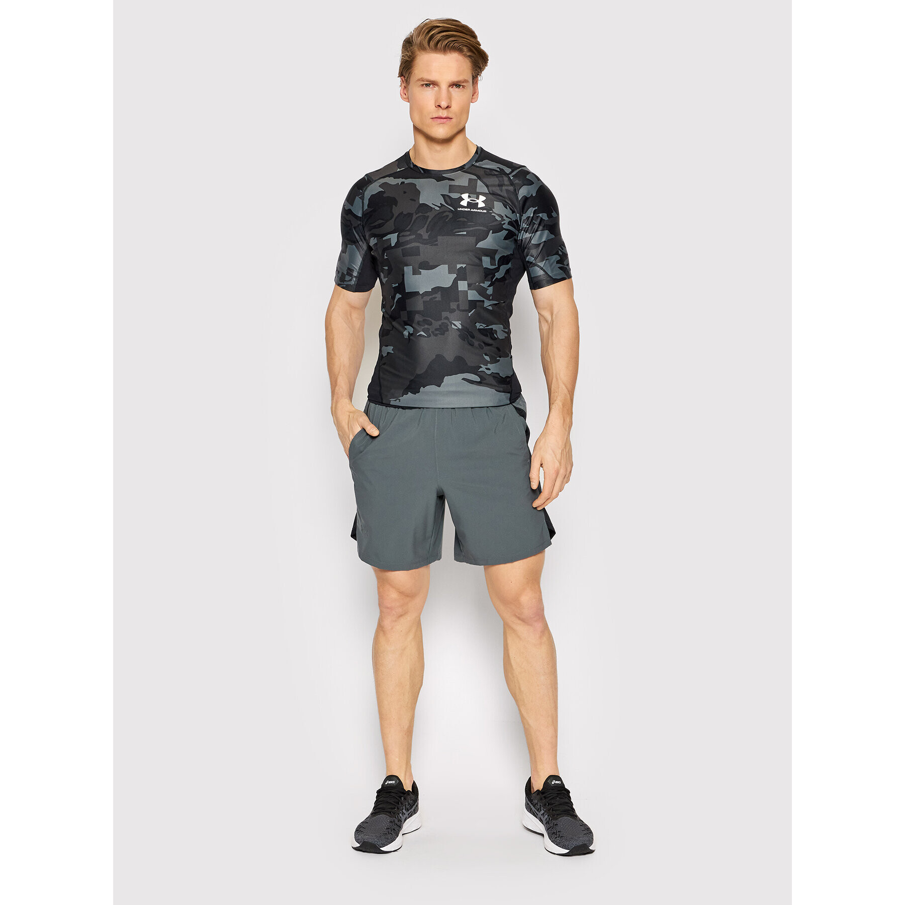 Under Armour Тениска от техническо трико Ua Iso-Chill Printed 1361514 Черен Compression Fit - Pepit.bg