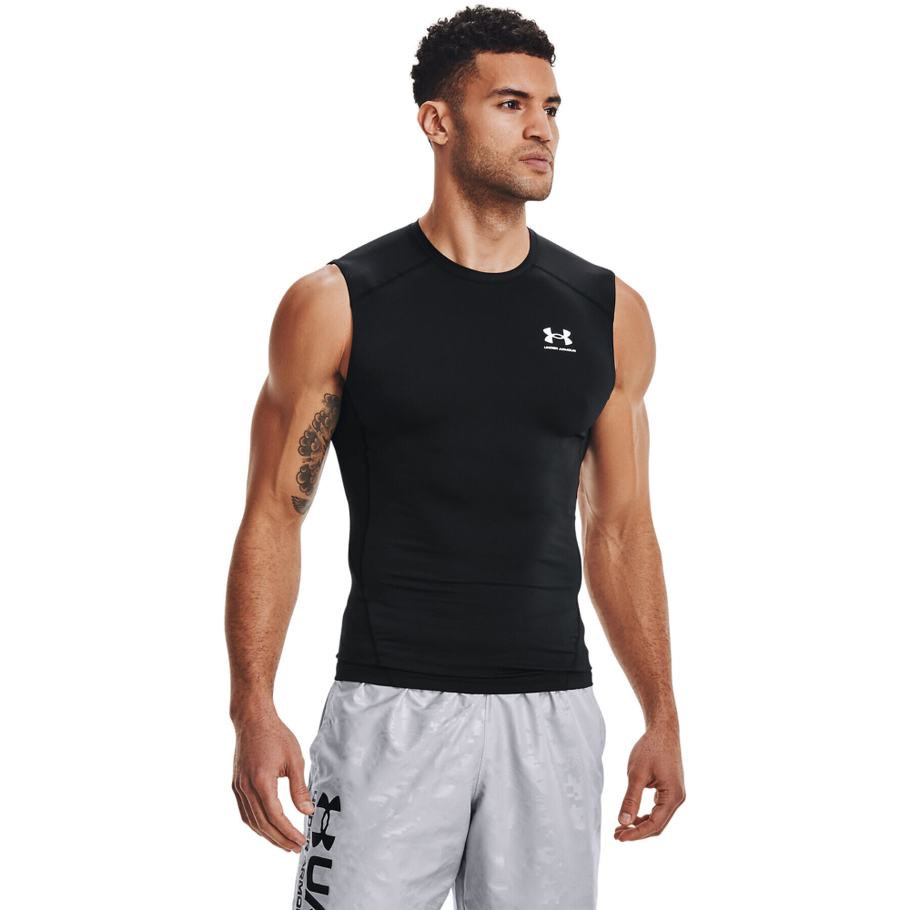 Under Armour Тениска от техническо трико HeatGear® 1361522 Черен Slim Fit - Pepit.bg