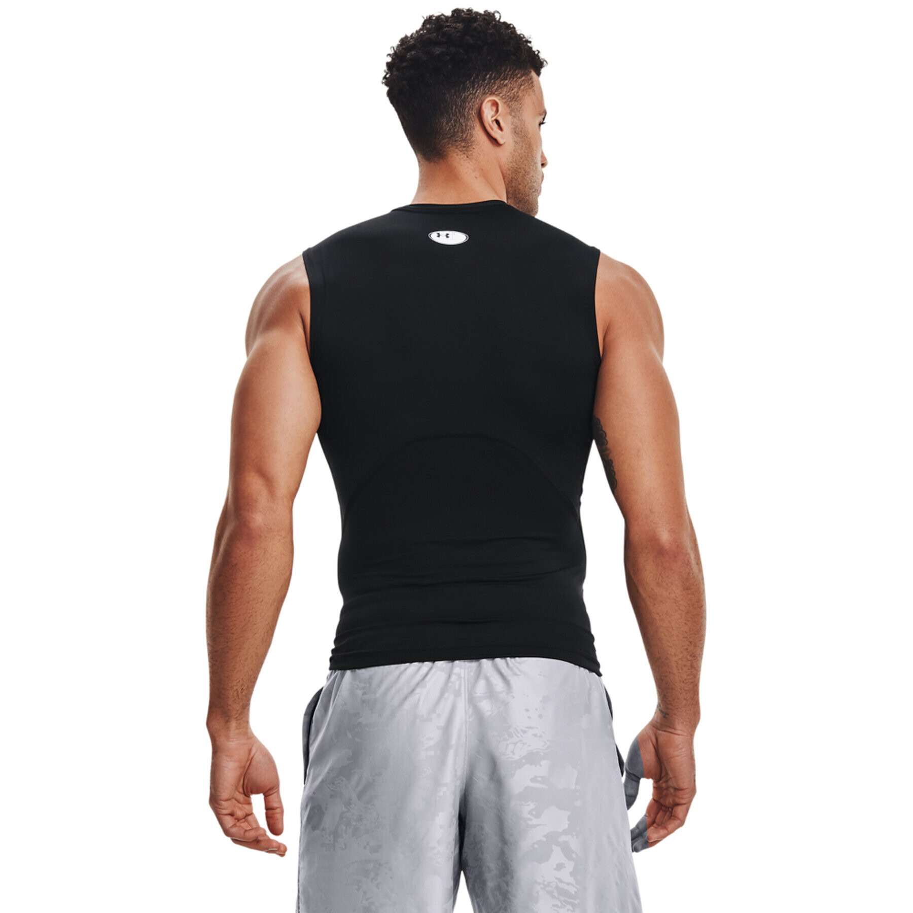 Under Armour Тениска от техническо трико HeatGear® 1361522 Черен Slim Fit - Pepit.bg