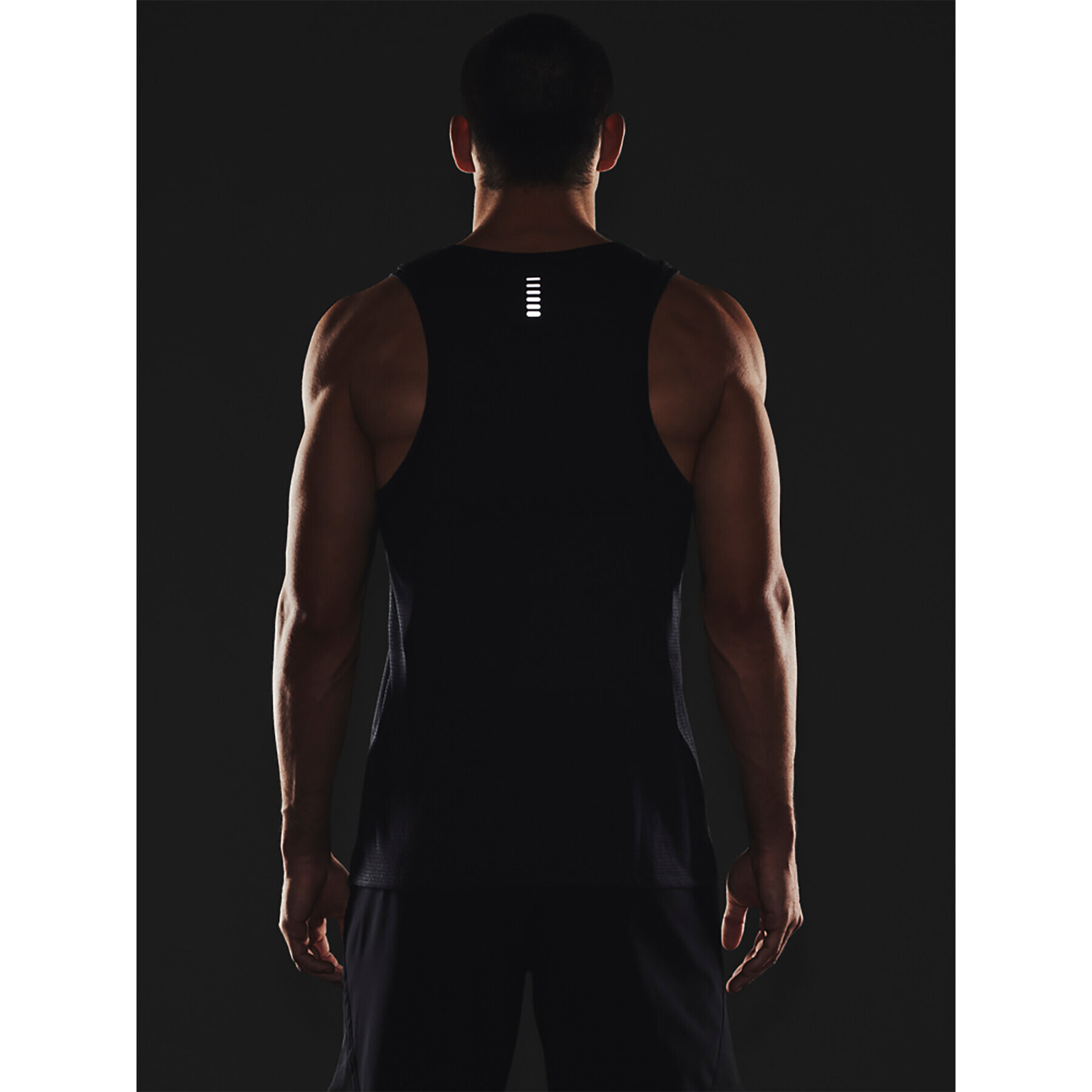 Under Armour Тениска от техническо трико UA STREAKER SINGLET 1361468 Черен Regular Fit - Pepit.bg