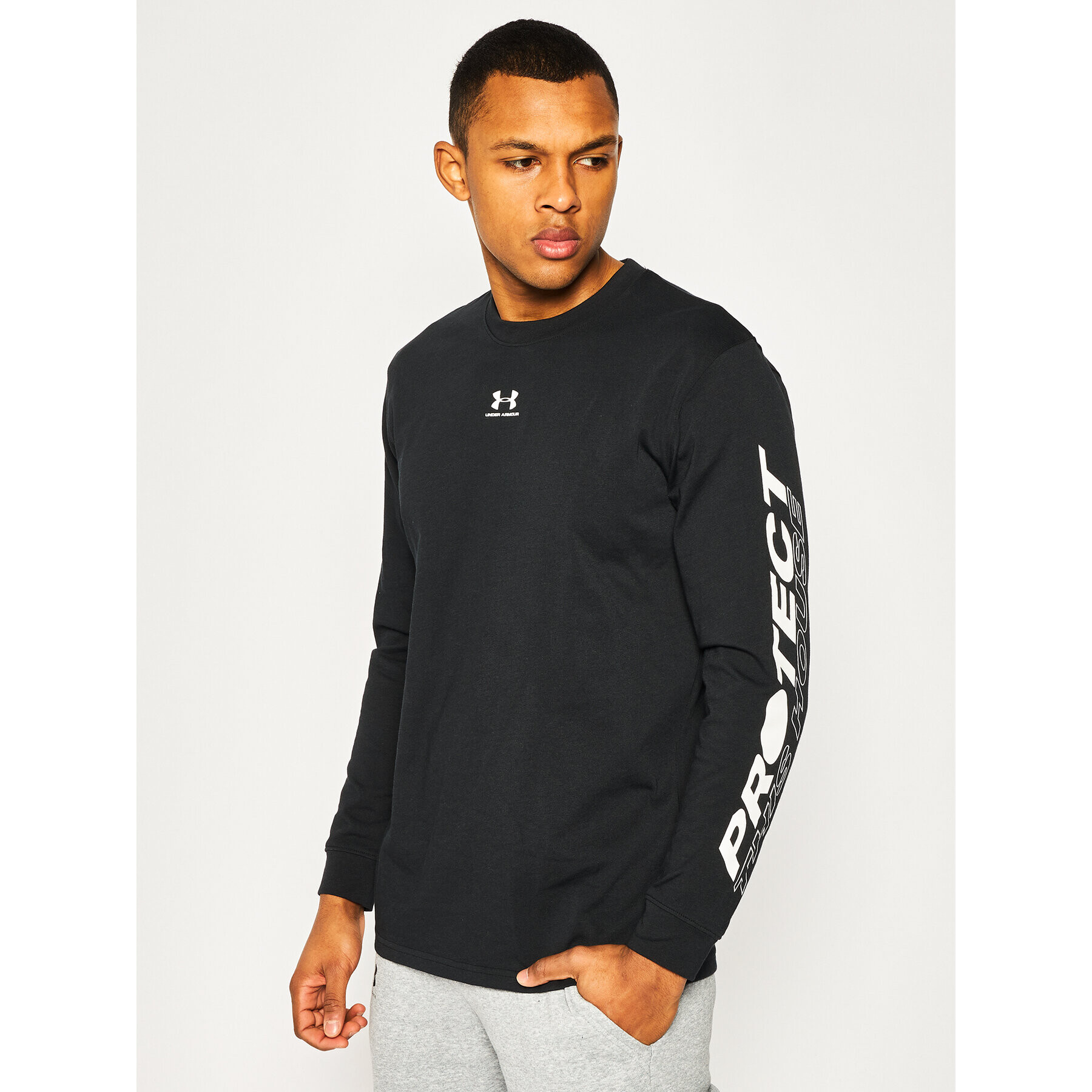 Under Armour Тениска с дълъг ръкав PTH 1351642 Черен Loose Fit - Pepit.bg