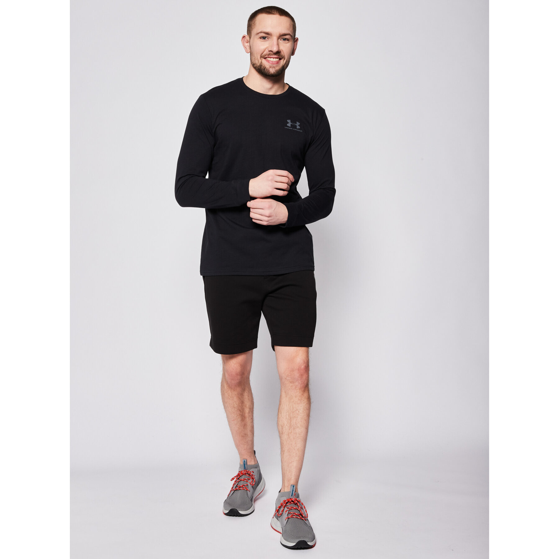 Under Armour Тениска с дълъг ръкав Ua Sportstyle Left Chest 1329585 Черен Loose Fit - Pepit.bg