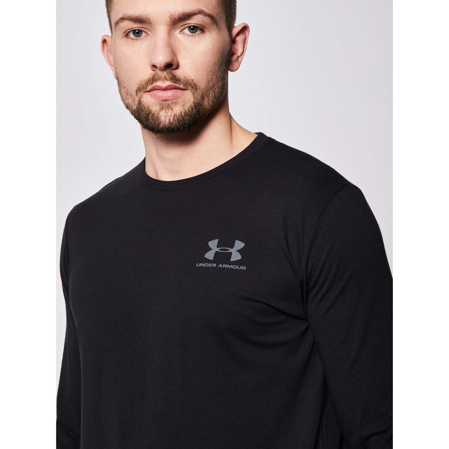 Under Armour Тениска с дълъг ръкав Ua Sportstyle Left Chest 1329585 Черен Loose Fit - Pepit.bg