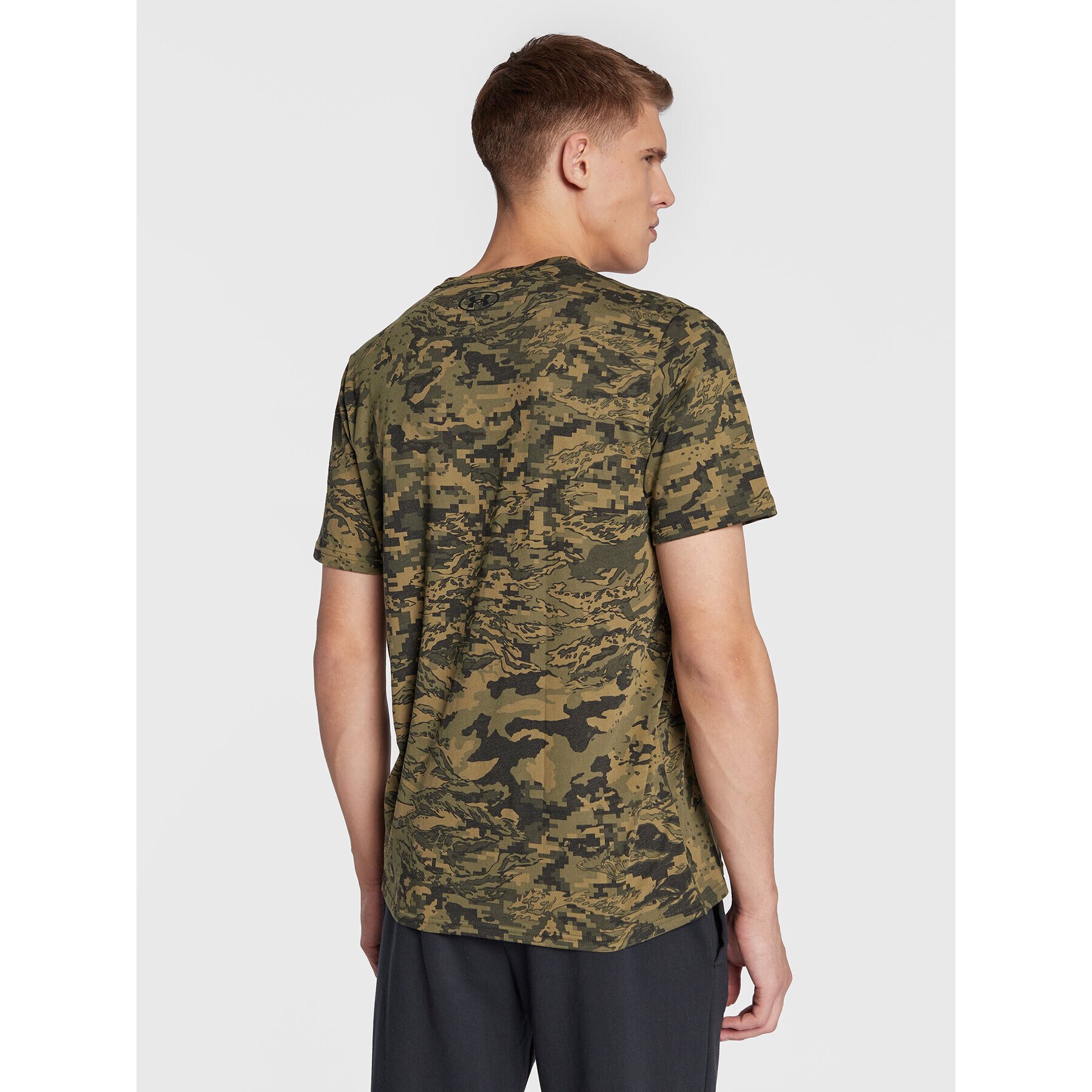 Under Armour Тишърт 1357727 Каки Loose Fit - Pepit.bg