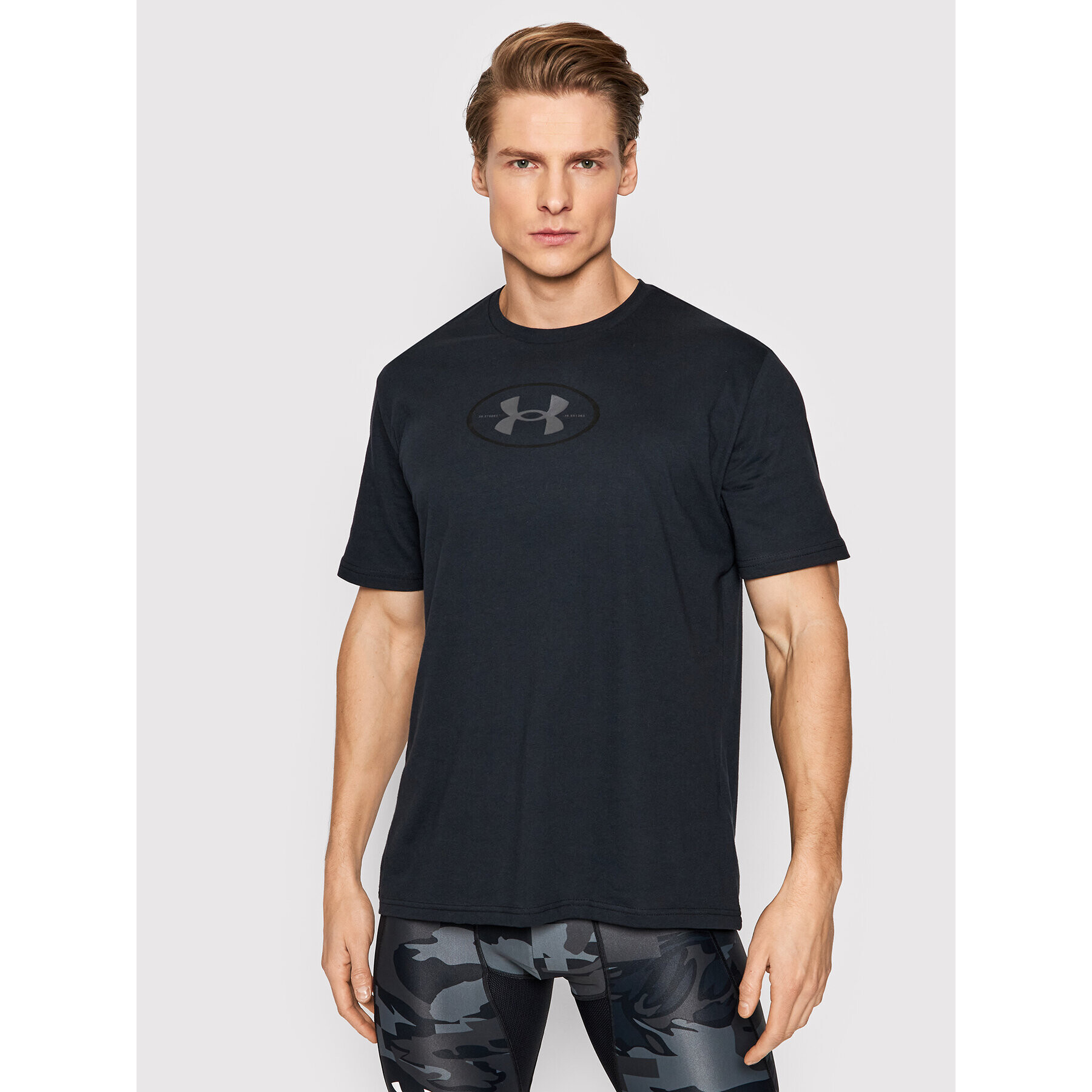 Under Armour Тишърт Repeat 1371264 Черен Relaxed Fit - Pepit.bg